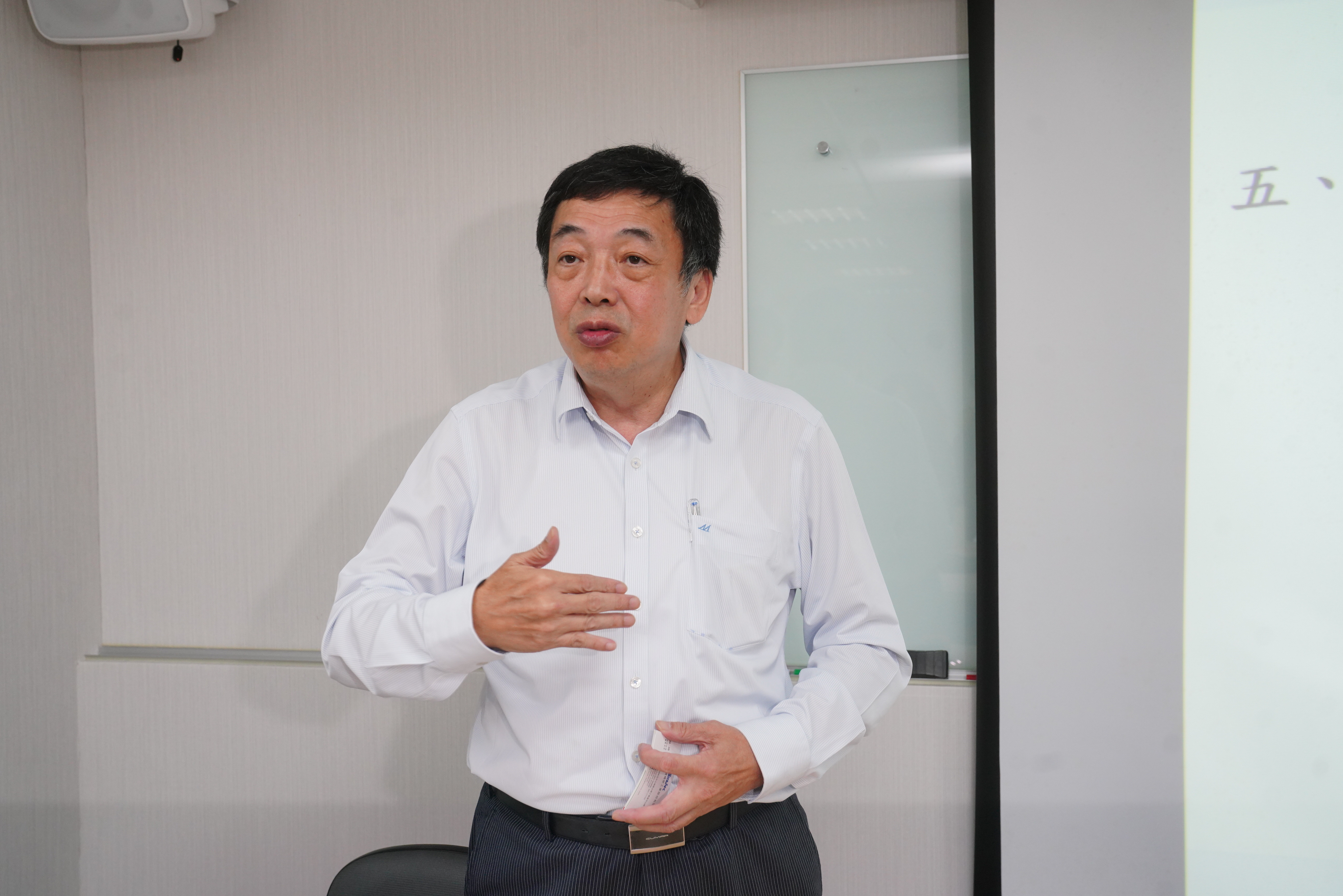 富崴能源董座林坤煌親自上陣怒斥台電是「國家級洗劫」。