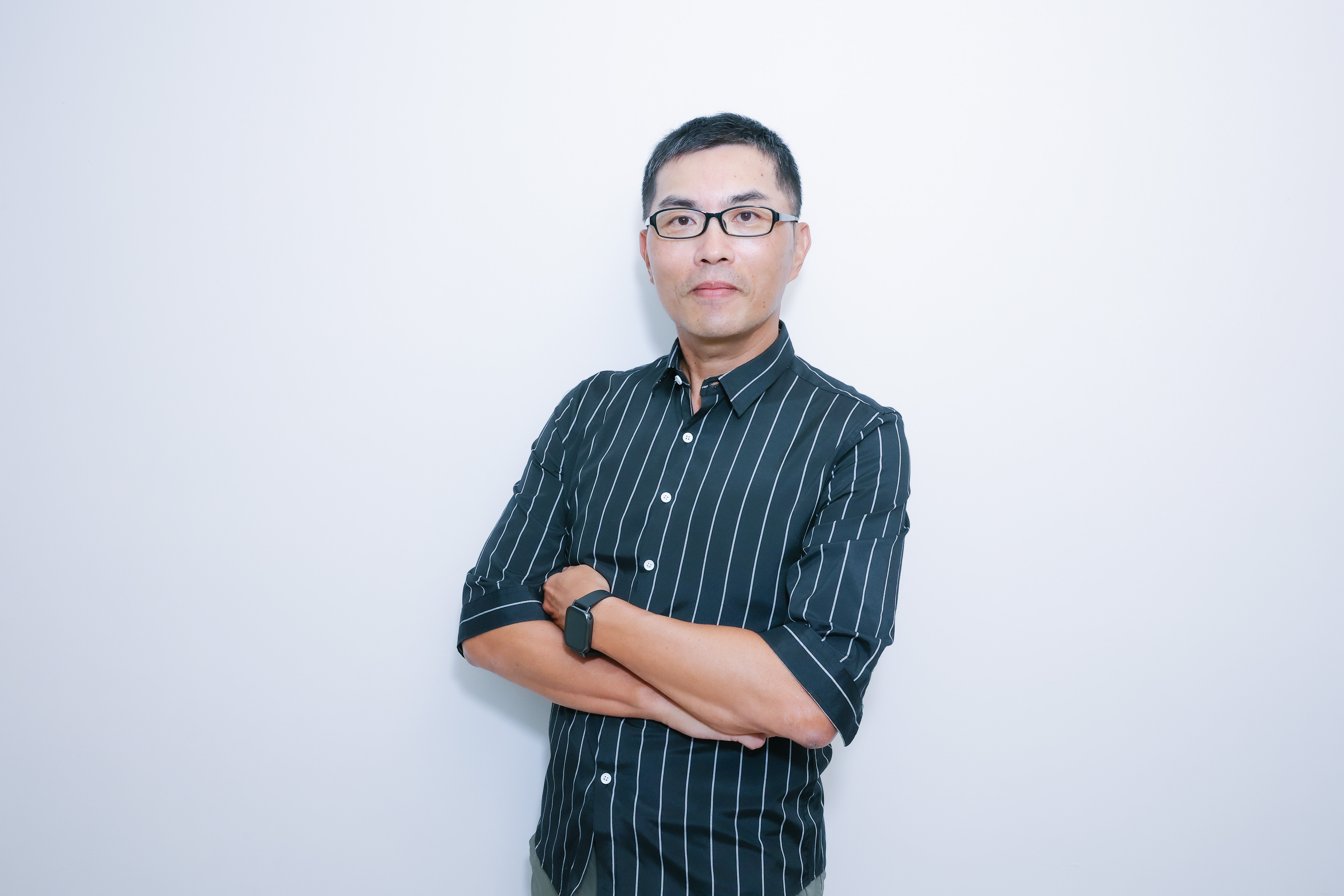 近日多檔 ETF淨值創下歷史新高,《投資不踩雷》主持人超馬芭樂提醒投資人切勿將創新高與高績效劃上等號。(鏡好聽提供)