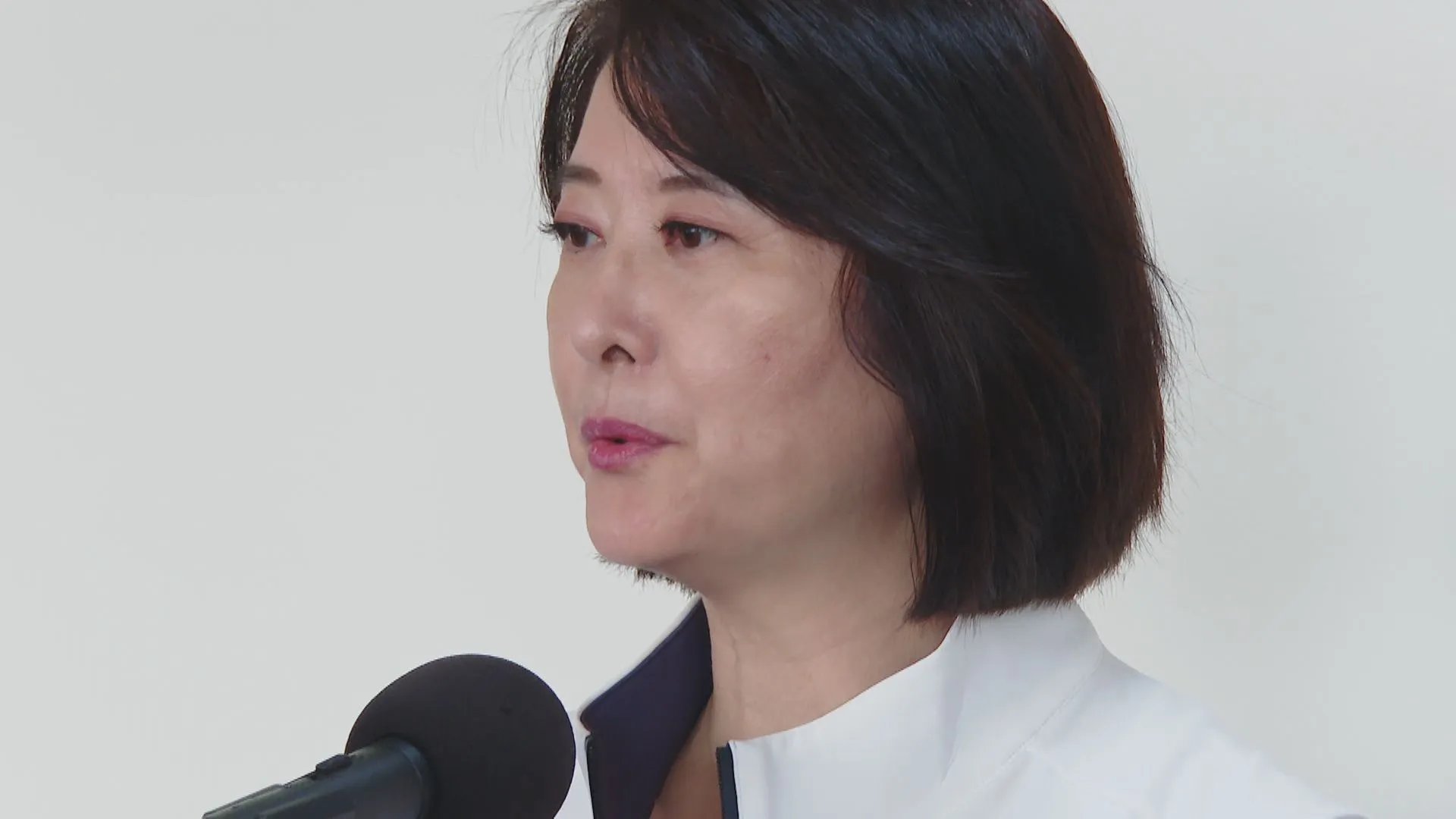 卓榮泰向吳思瑤秀「大洋流船員證」　王鴻薇實名檢舉喊涉違《選罷法》