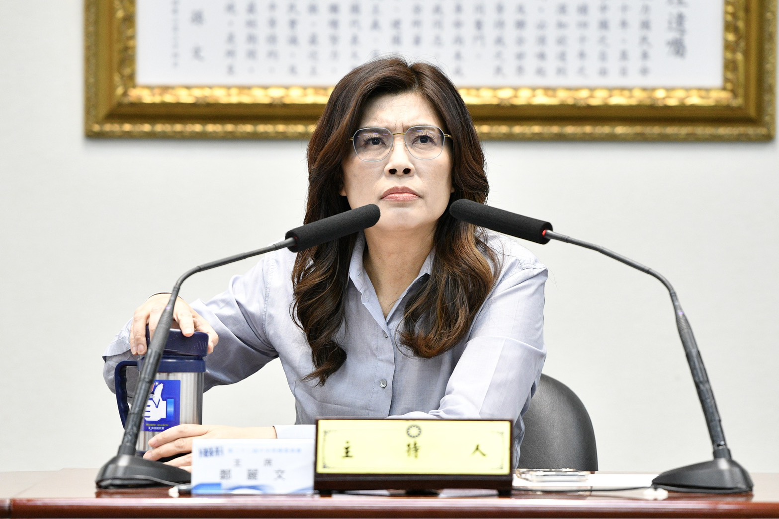 鄭麗文遭前民進黨籍縣長范振宗當面洗臉。(鏡報李智為)