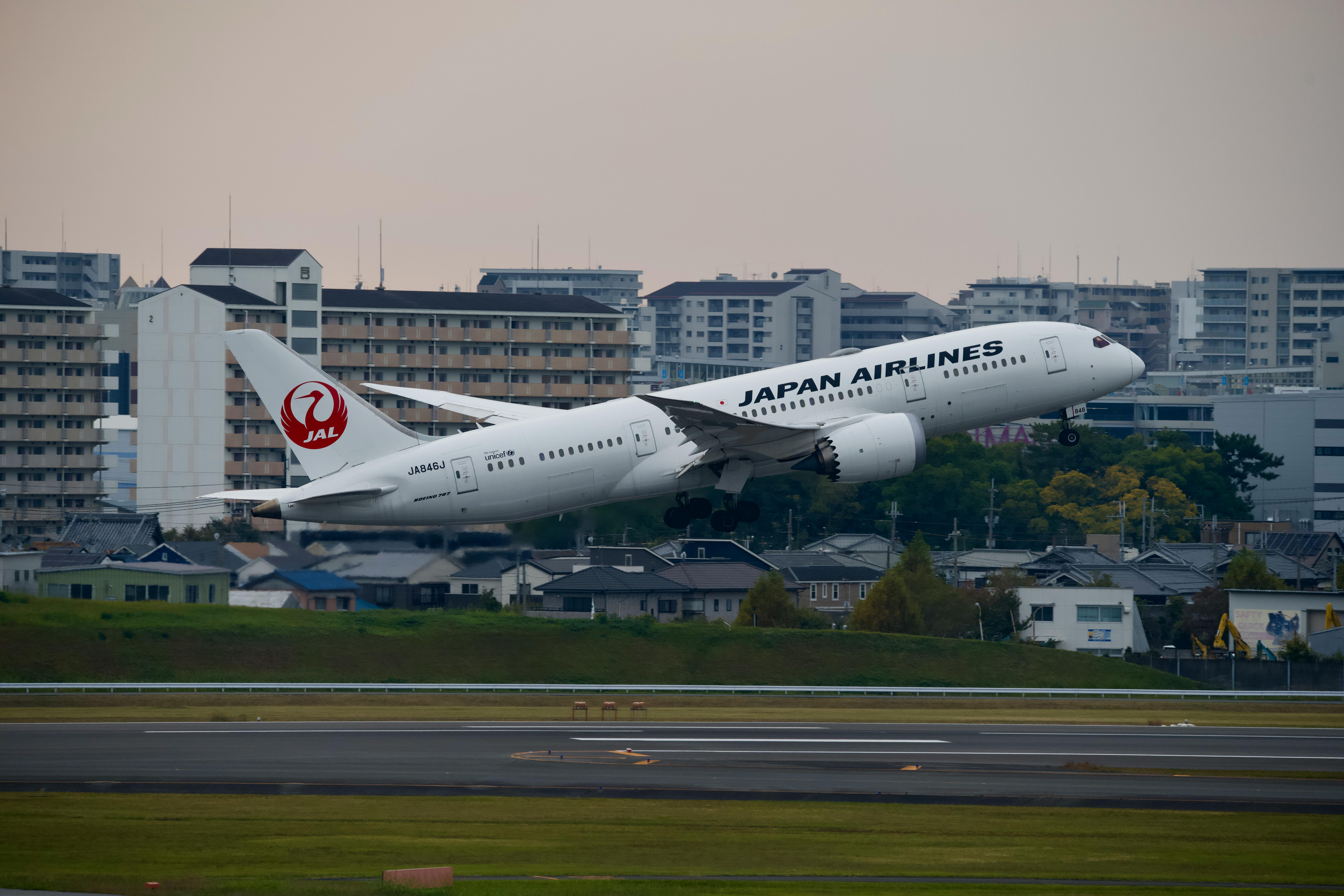 日本航空645班機上午驚傳輪胎異常,緊急改降成田機場。示意圖(pexels提供)