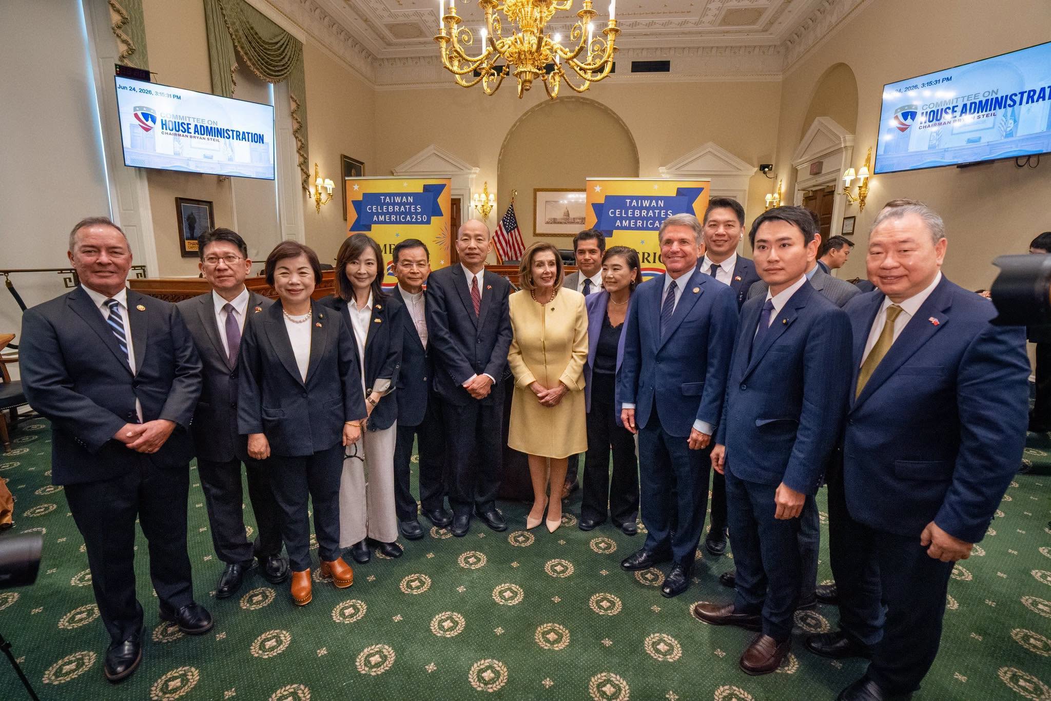 立院院長韓國瑜訪美團成員有藍有綠。(翻攝自郭昱晴臉書)