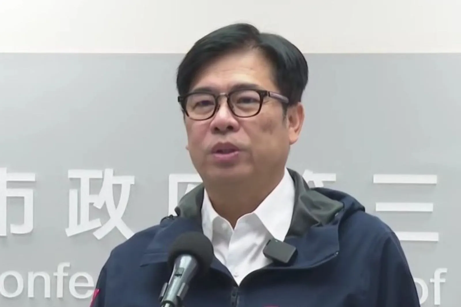 藍綠明南下拚場！陳其邁酸蔣萬安「問北答高」　喊話來看看遮陽傘
