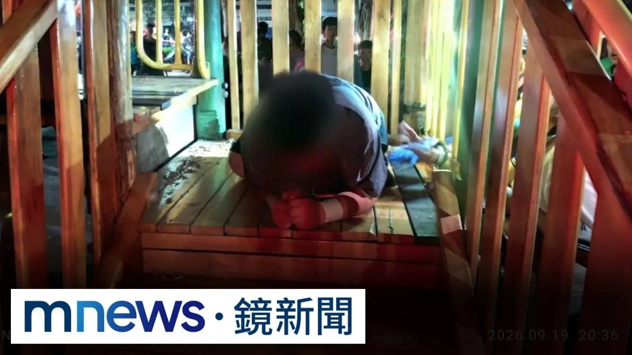 12歲少年爬公園遊具突踩空　左大腿卡洞口