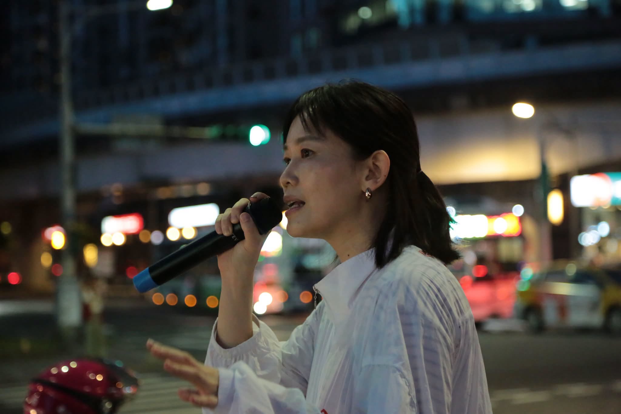 吳欣岱呼籲蔣市府切勿在基層醫護流失、醫療負擔沉重之際,,再因毫無方向的政策「雪上加霜」。(翻攝自臉書@吳欣岱)