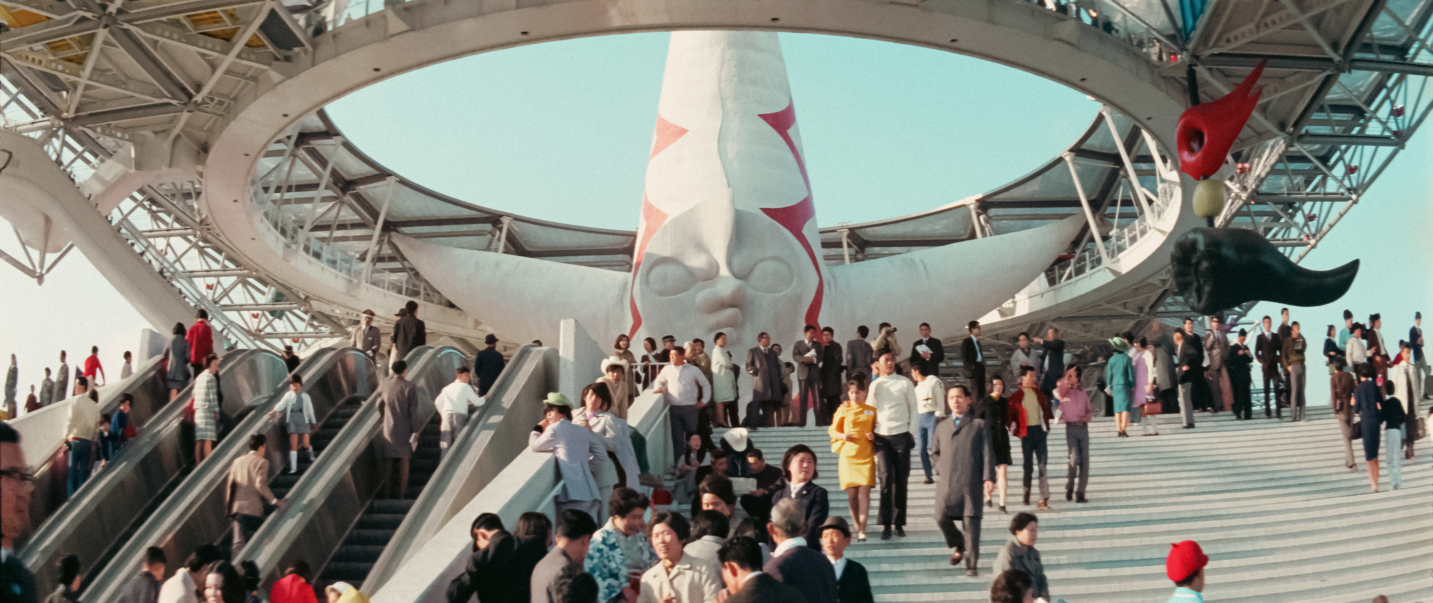 《萬博追踪》修復版片段,讓觀眾重返當年大阪萬博的場景。(國家影視聽中心提供)