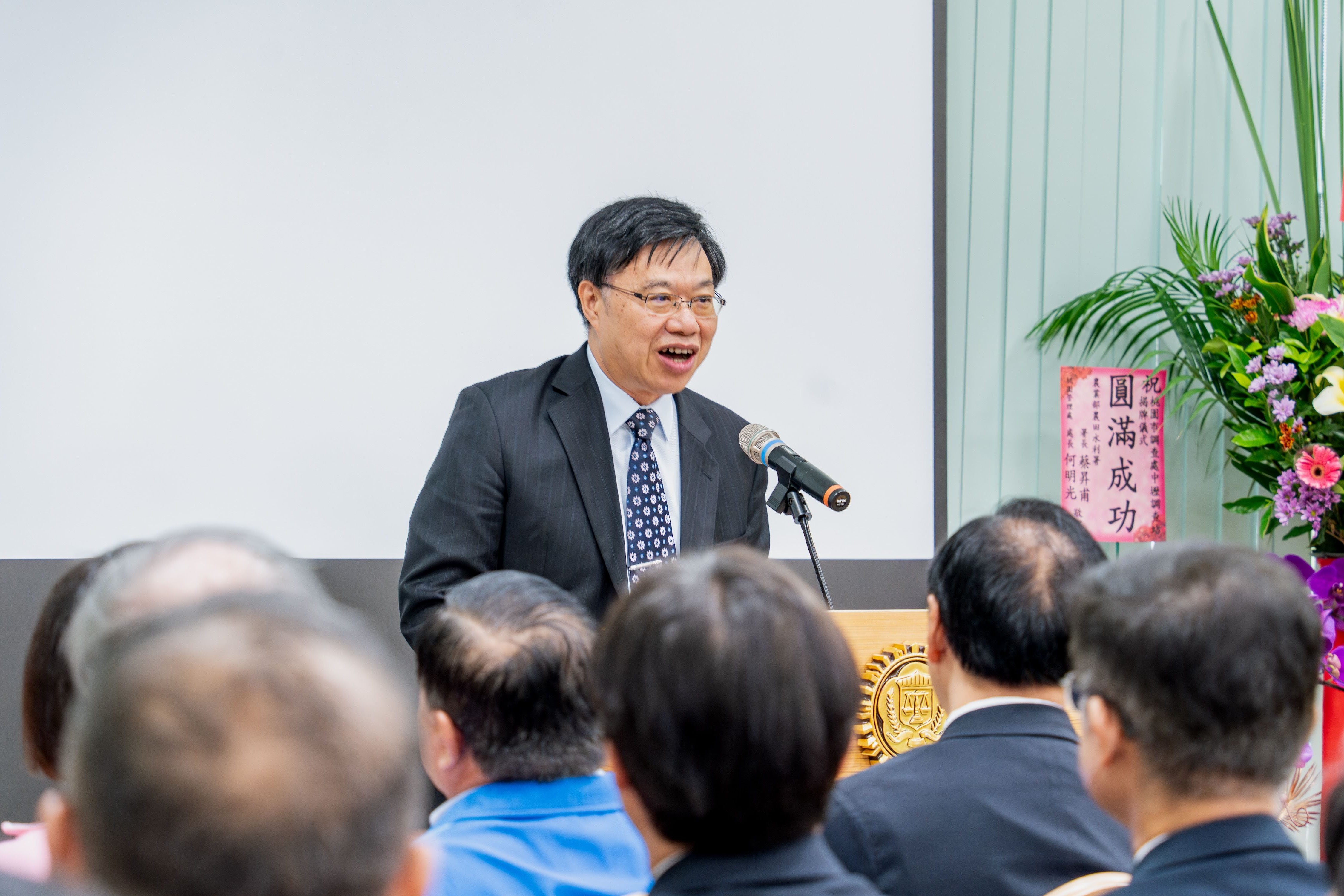 各地方檢察署以「守護家鄉的一票—檢察長給鄉親的一封信」給轄內村里長,遭批評是檢察體系的政治恐嚇,對此,最高檢察署發出聲明,是依法向民眾進行法治宣導。圖為最高檢察署代理總長徐錫祥。(鏡新聞提供)
