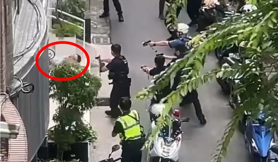 林男在警詢時說詞顛三倒四、前後不一,除了自述長期受到幻聽、幻覺與意識干擾等身心疾病困擾外,更向警方提出「川普的大揭露」以及陷入「幻境」等離奇說法。(翻攝畫面)