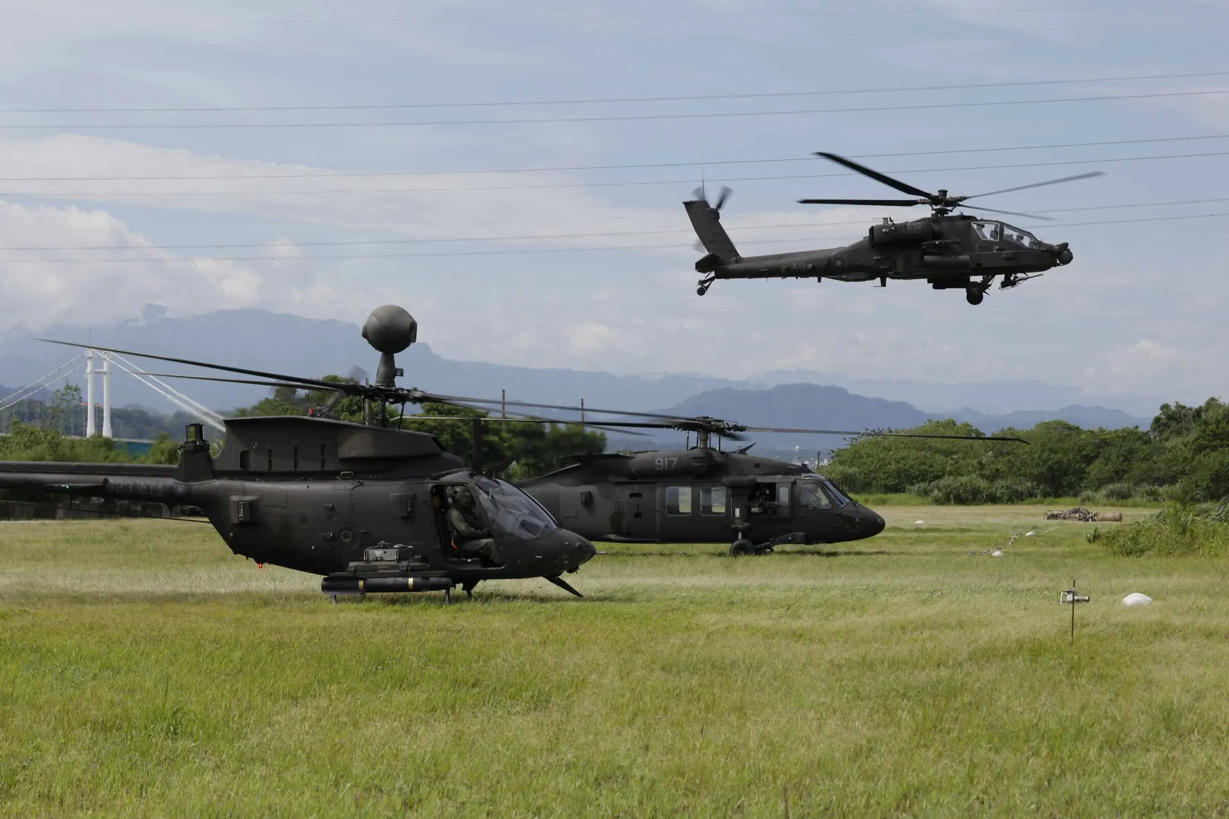 【軍傳媒／漢光42演習】戰術位置熱加油登場，陸航驗證前線快速補給能力