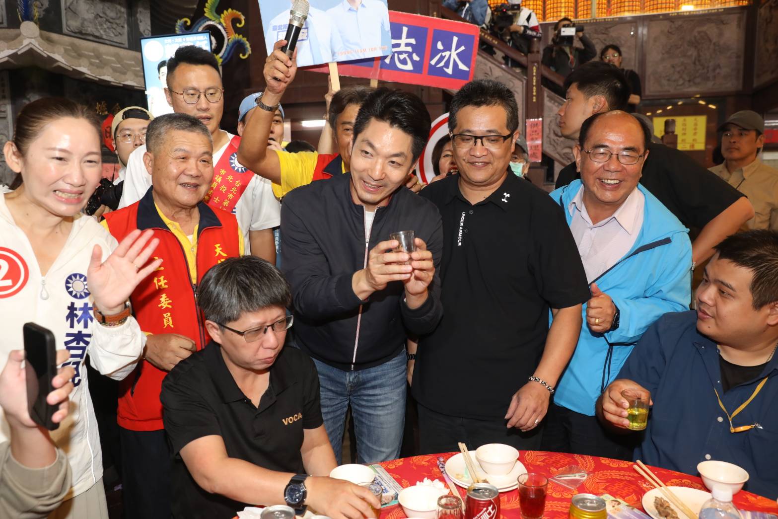 羅智強曝蔣萬安早就身體不適,強制建議他休息養病後,蔣終於點頭答應。(鏡報林煒凱)