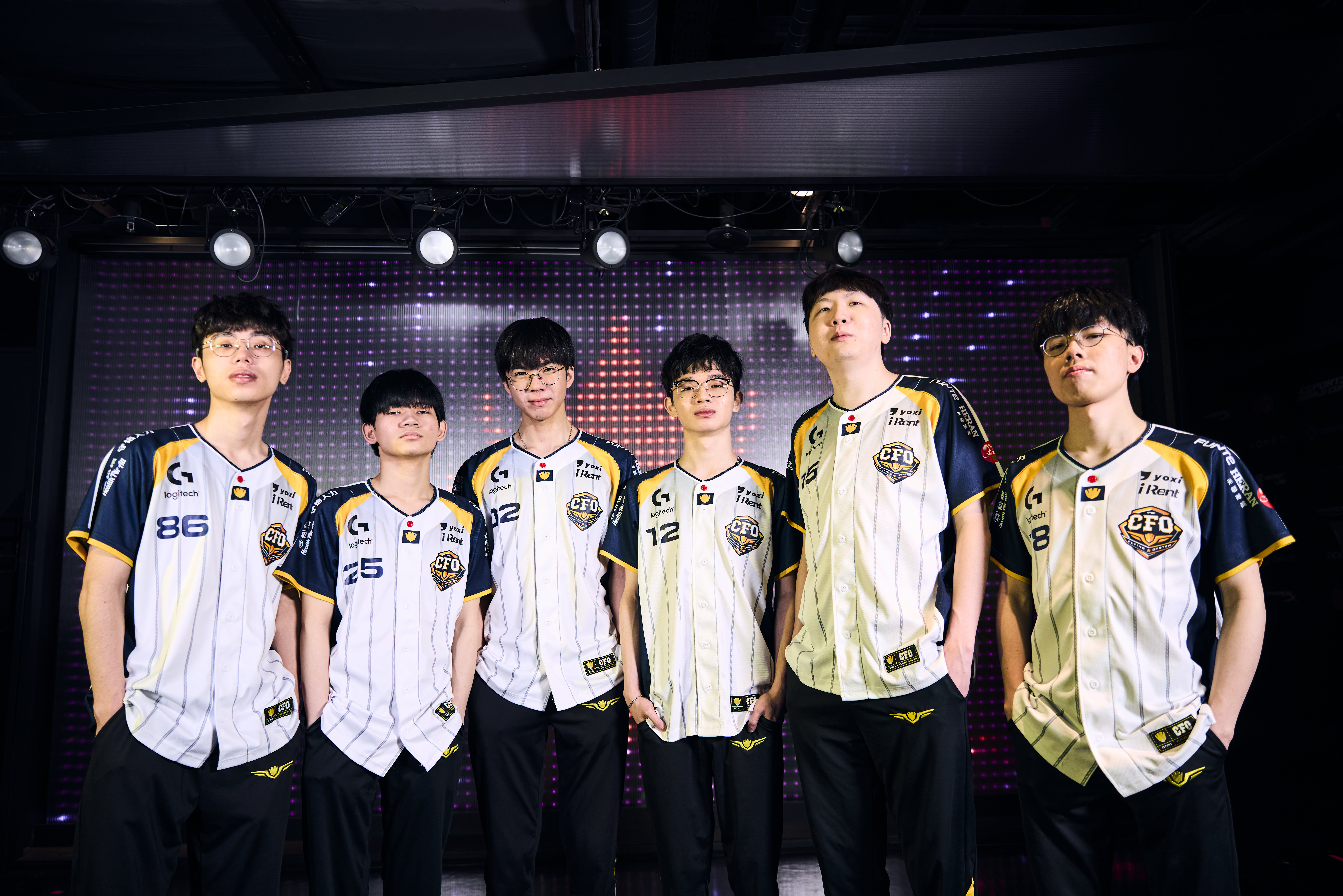 CFO代表LCP賽區前進第一次舉辦的First Stand Tournament國際賽,左起Driver(沈宗樺)、HongQ(蔡明宏)、JunJia(余峻嘉)、Doggo(邱梓銓)、Resr(徐士傑)及Kaiwing(凌啟榮)。(Riot提供)