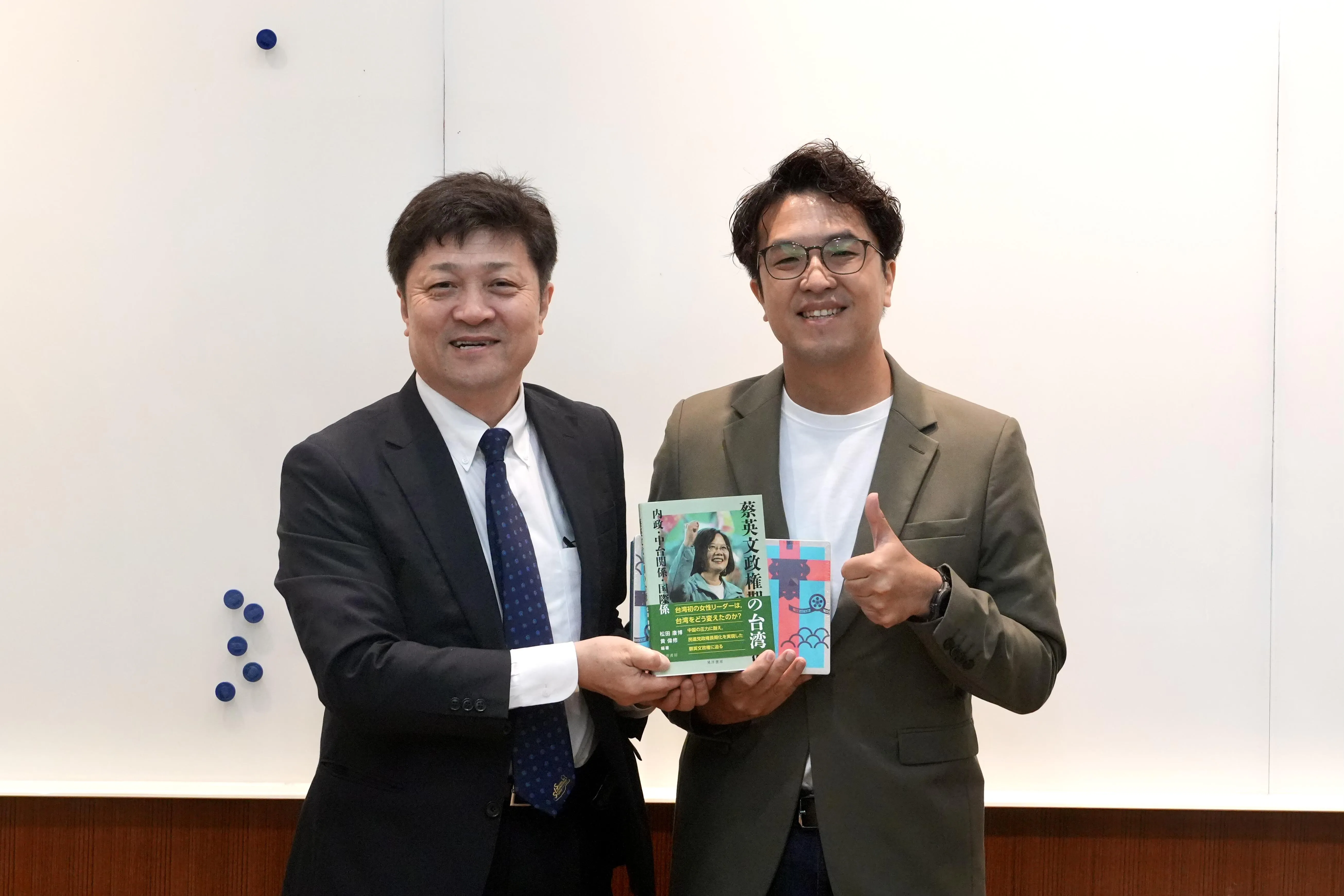 東大學者團拜會沈伯洋　從AI主權談台北的國際治理未來