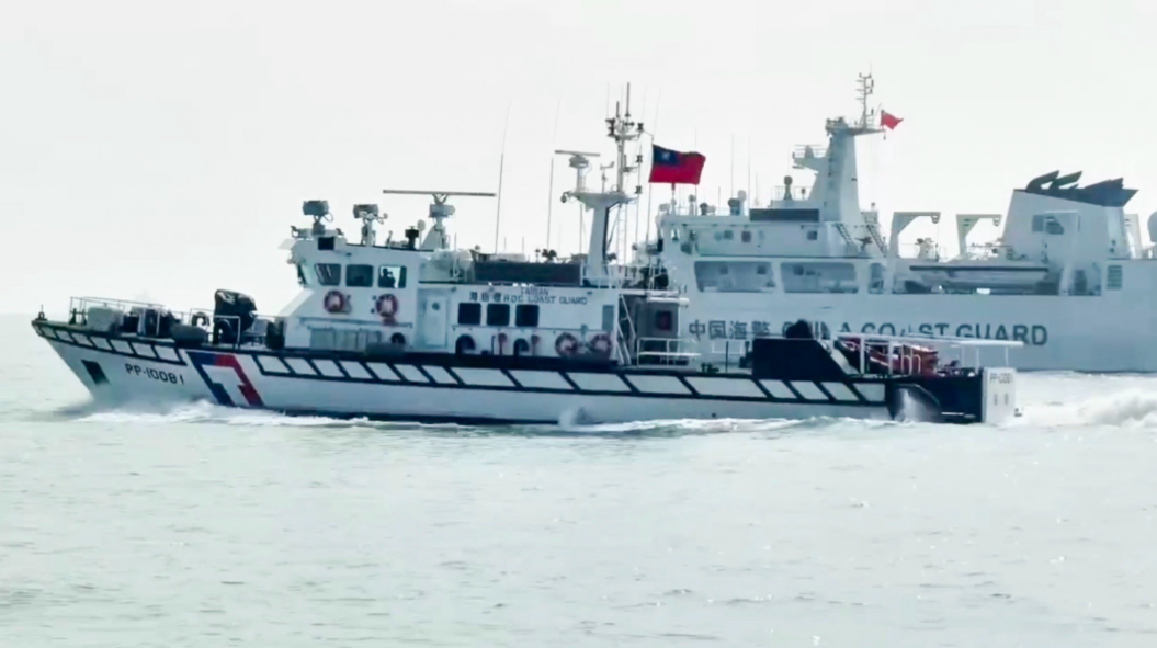 漁船才剛被噴水柱　中國海警船再闖金門水域侵擾！海巡2小時驅離