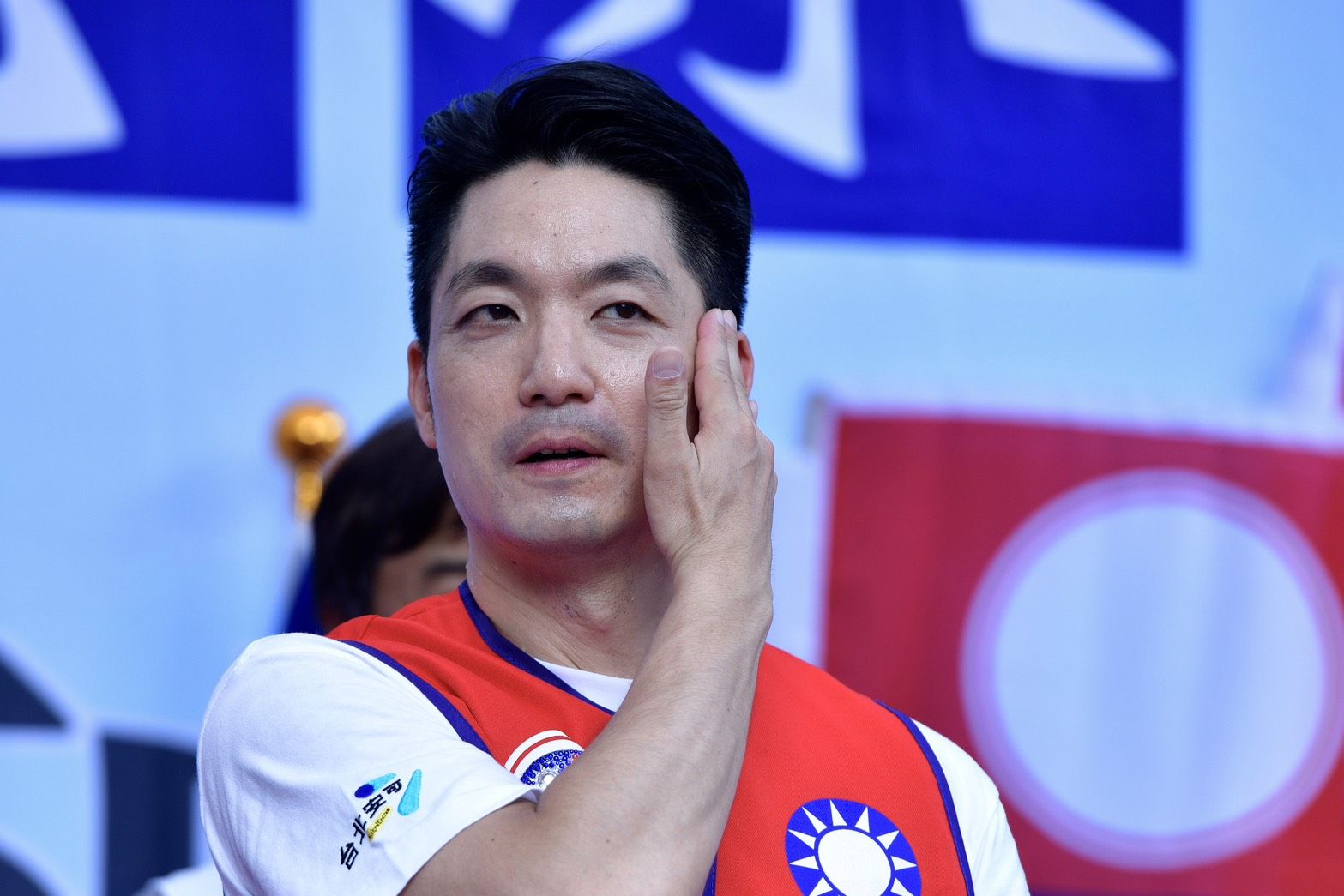 積極爭取連任的台北市長蔣萬安,今終於完成資深媒體人趙少康《少康戰情室》的專訪。(鏡報李智為攝)