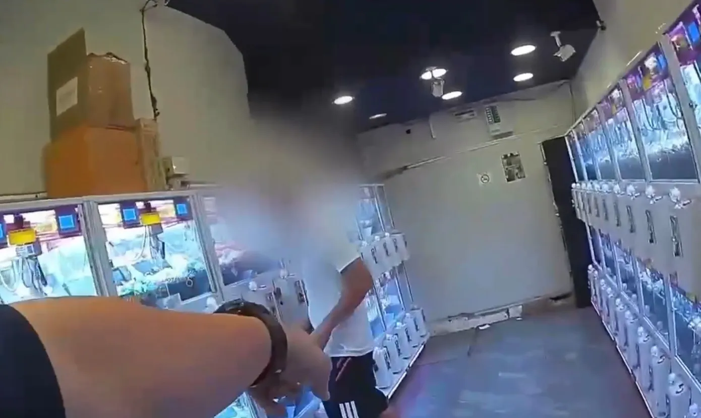 台中男偷娃娃機遭警逮個正著　竟掏老虎鉗攻擊員警遭辣椒水制伏