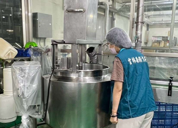 永豐餘苦茶油苯駢芘超標　雲林衛生局急查來源：非草嶺製造