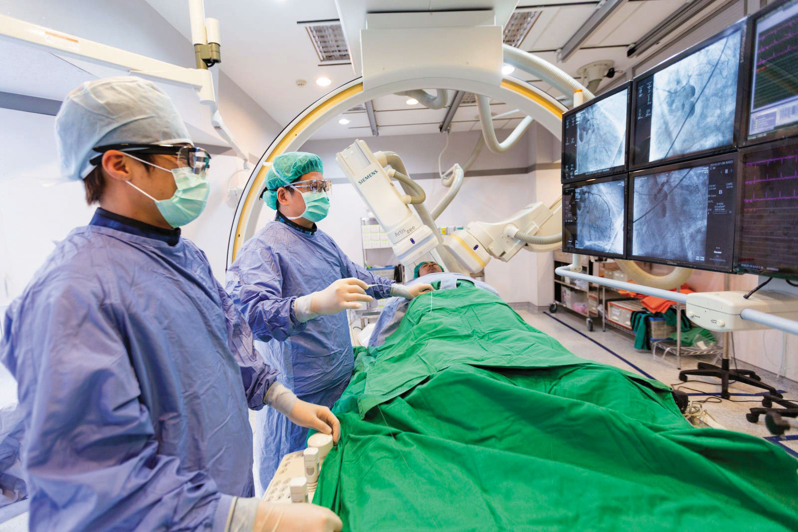 AI的崛起加速醫療領域數位化,包括手術室及病房都衍生出許多軟硬體需求,為工業電腦廠商創造新藍海。(翻攝台北醫學大學附設醫院官網)