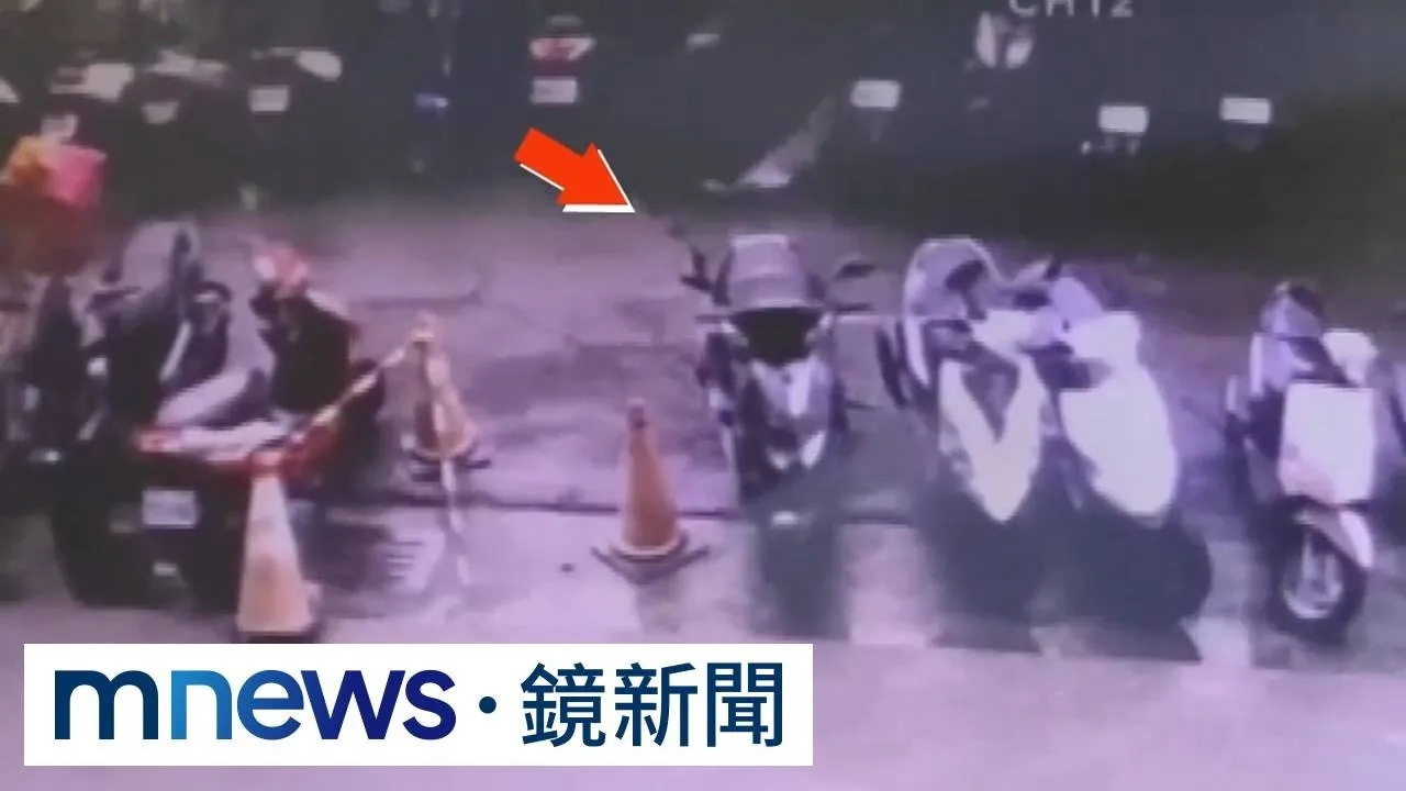 高雄前鎮大天坑！　怪手搶修反陷落　楠梓大樓旁也路塌
