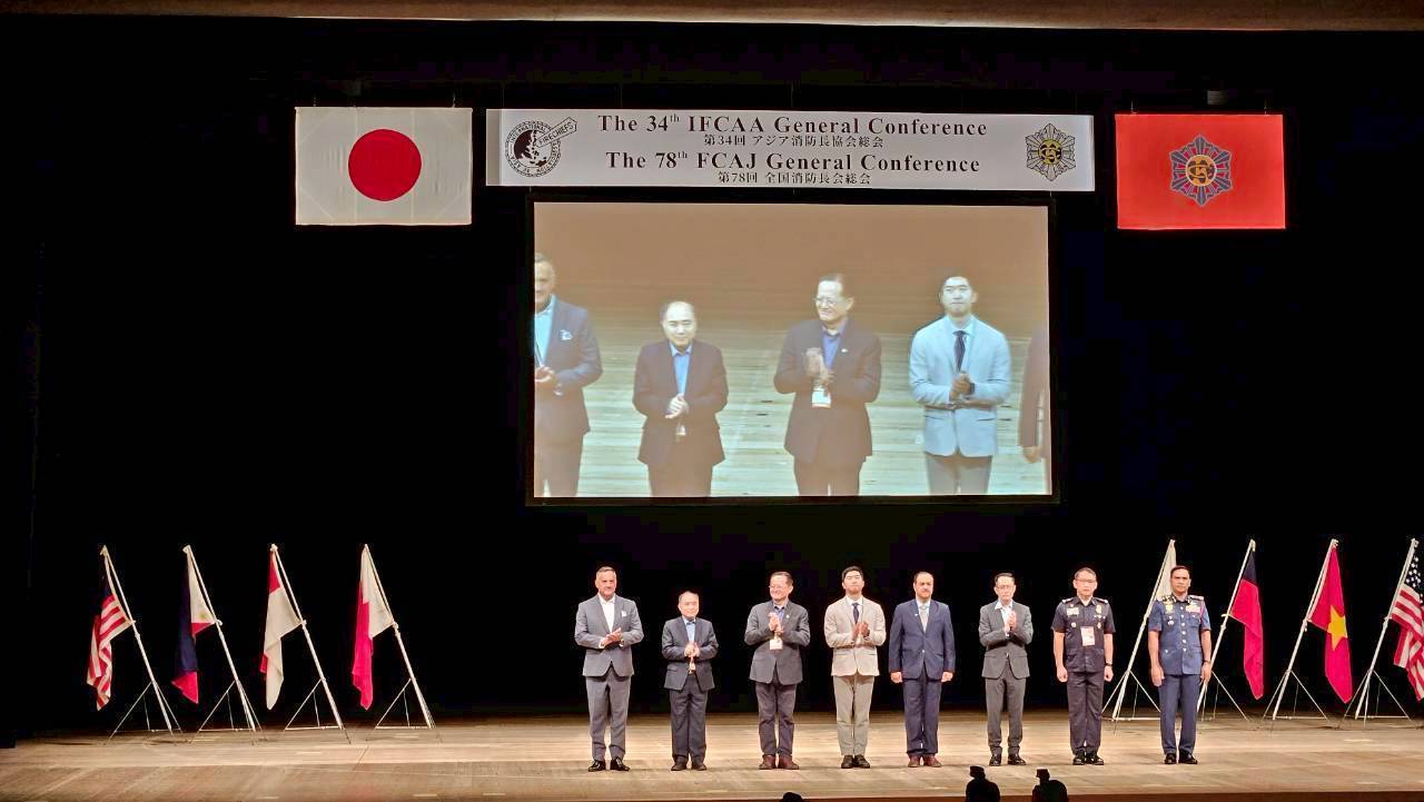 消防署署長蕭煥章(左3)日前率團赴日本名古屋參加亞洲消防首長協會(IFCAA)第34屆年會。消防署提供