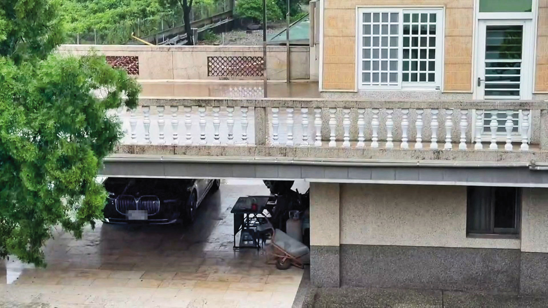 黃聖玹的兒子發現父親陳屍住處,立刻向警方報案。(鏡新聞提供)