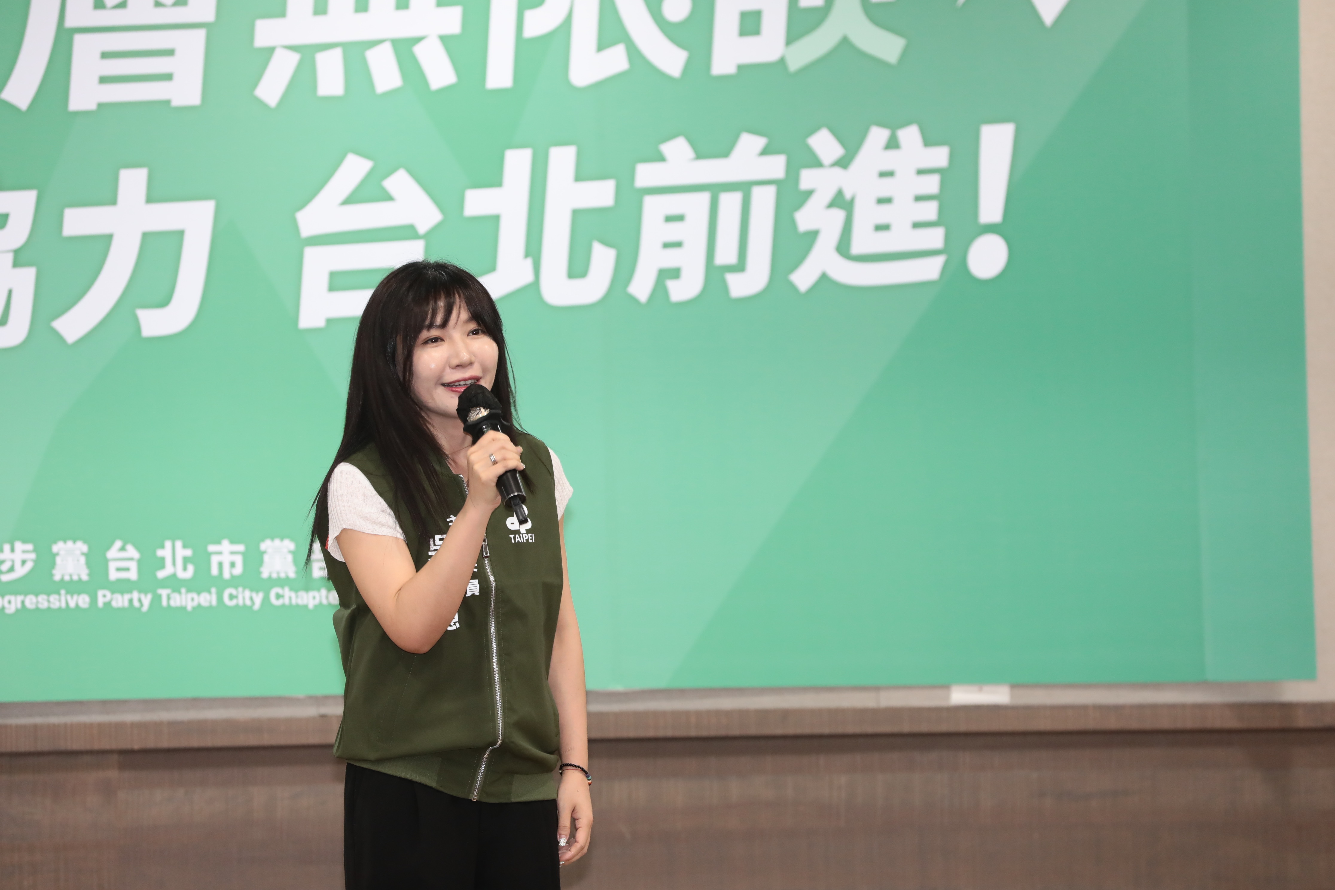 沈伯洋車掃爆「除名議員」跟隊爭議　吳沛憶喊話：認明民進黨提名4人