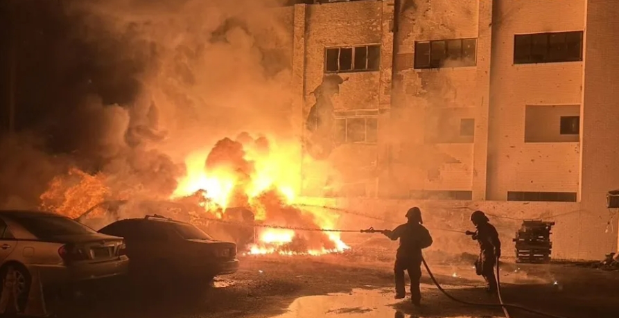 台南市安南區今日凌晨發生廢棄物爆炸火警,造成15人受傷、68戶民宅受損。(翻攝畫面)