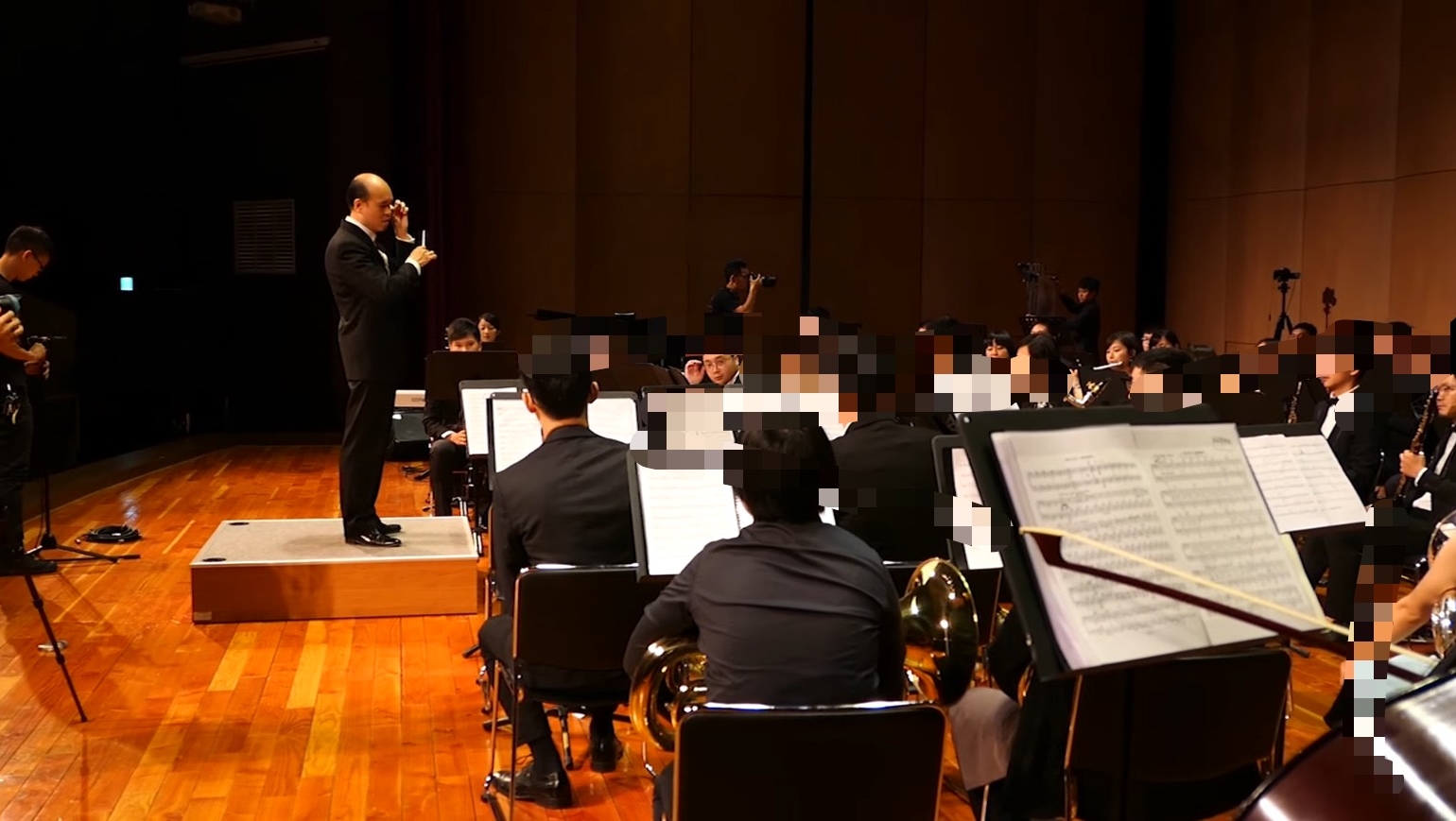 管樂團指揮符秦僥曾任多個管樂團及各級學校客席指揮,在業界頗受好評。(翻攝自旭曲交響樂團臉書)