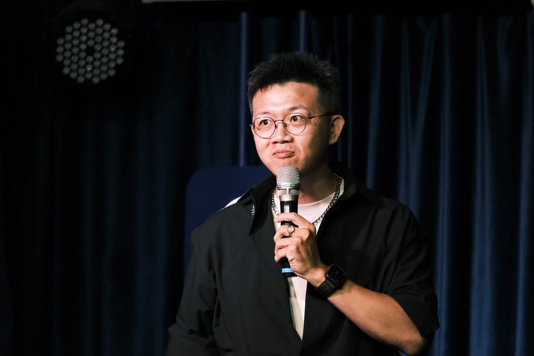黃逸豪今po文回應跨境鎮壓事件,並再度點名國民黨立委傅崐萁,「你到底要不要立法」。(翻攝自黃逸豪臉書)