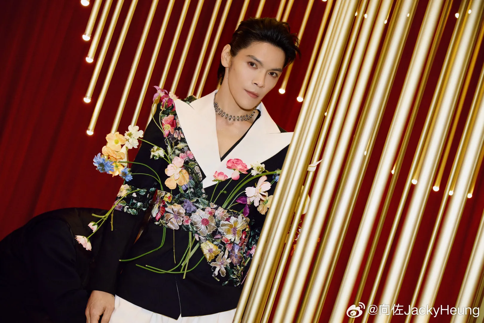 向太狂掀私事博眼球　向佐微博開撕親媽：賺夠就去打麻將