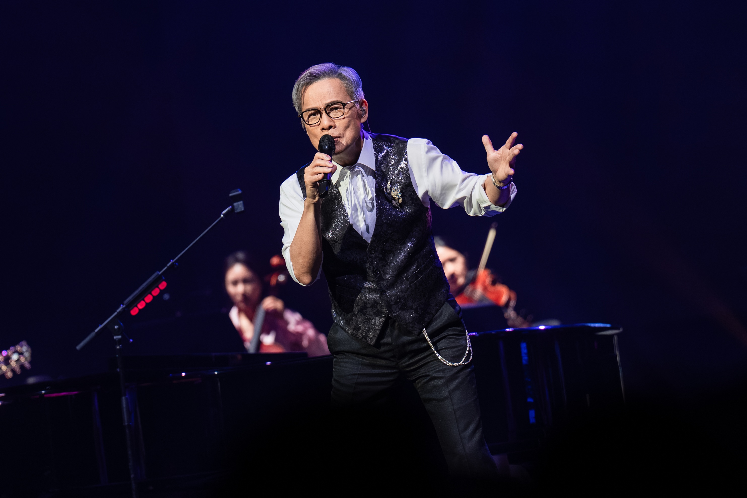 羅大佑將於8月15、16日攜春龍交響樂團在北流舉辦《所以明天會更好》演唱會。( 圖/媒體棧、大右音樂、超級圓頂提供)