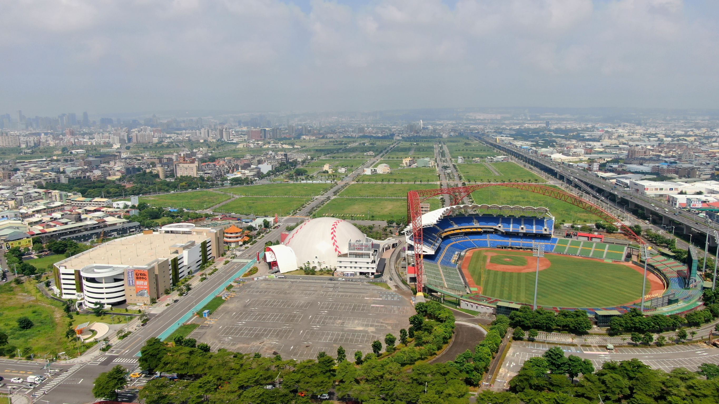 台中2026年1-4月預售屋價格比成屋大樓貴82.8%居冠。其中單是十四期重劃區,待售戶數就有2595戶,待售金額達741億元。(台中市政府提供)