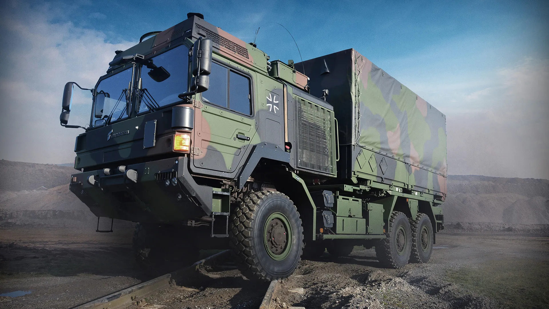 「軍傳媒」英軍首支HX自主卡車隊上路，軍事後勤正在朝無人化邁進