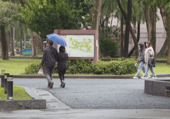 迎風面整天濕冷,其他地區早晚冷。(資料畫面)