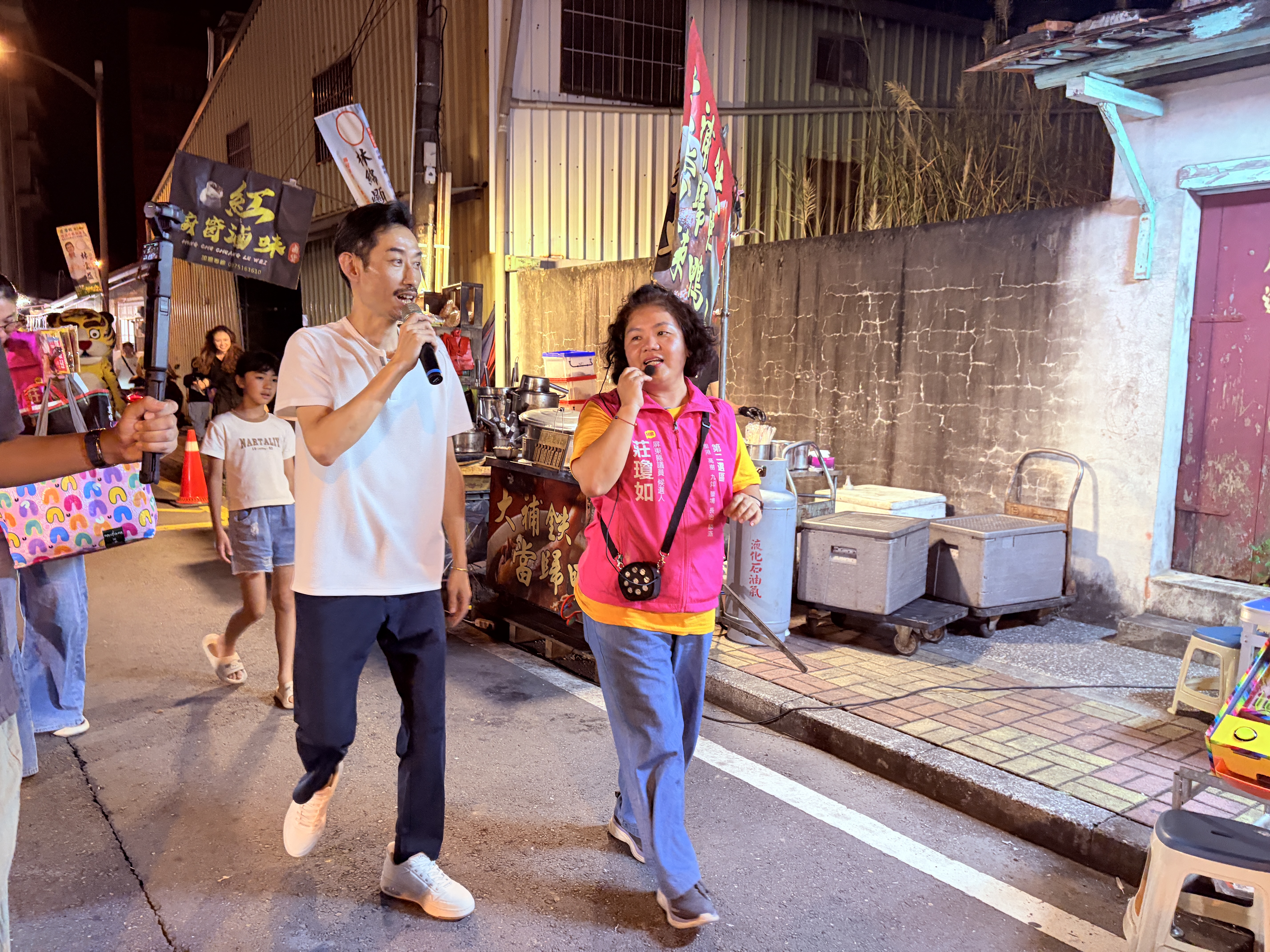 驚喜現身力挺莊瓊如選屏東議員　金鐘影帝陳竹昇陪掃街：妳不是一個人