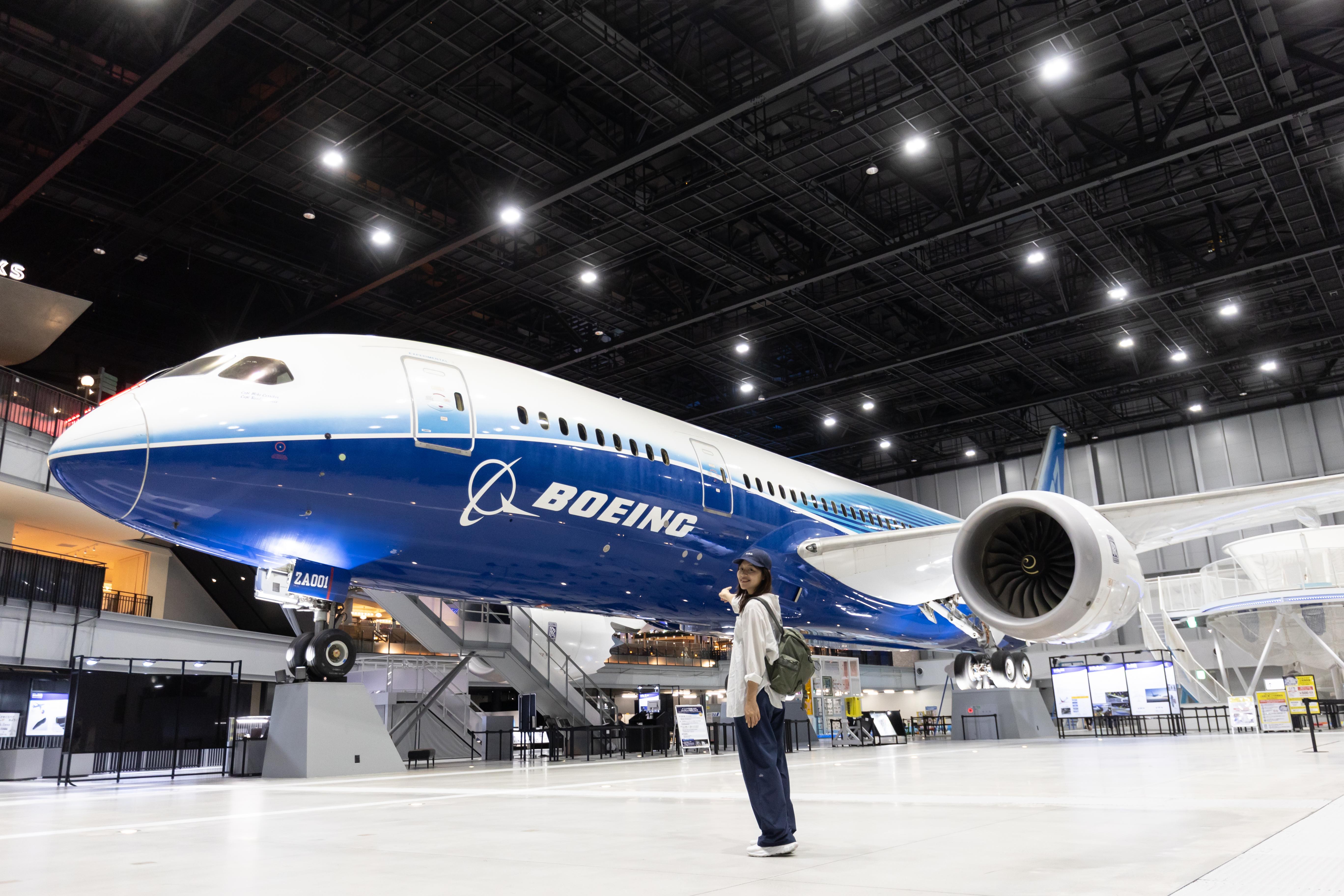 「FLIGHT OF DREAMS」位於名古屋中部國際機場內,以波音787首架原型機打造,結合展間、互動與商店打造航空主題區。