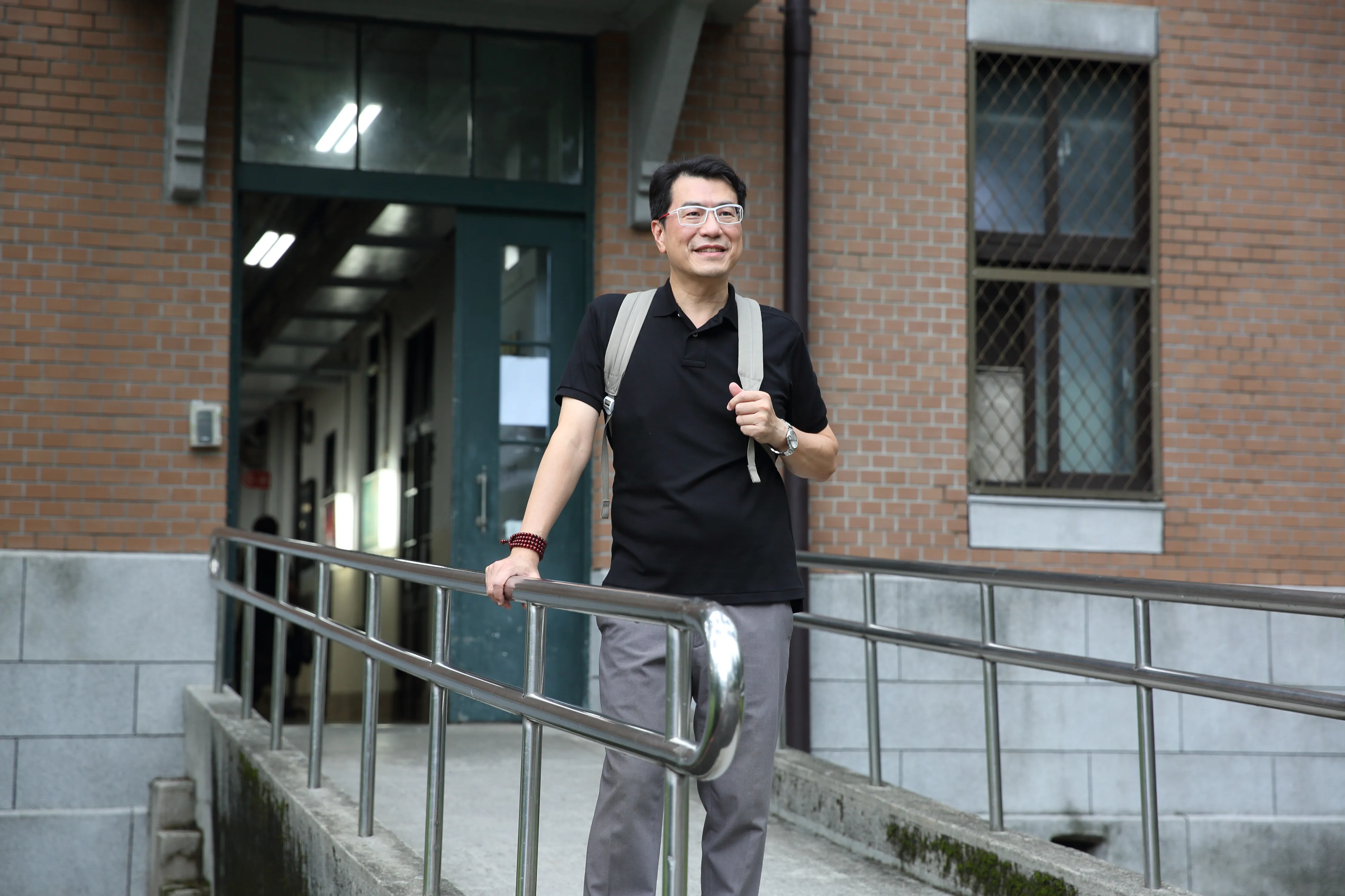 台股5萬點前該賣還是追？鍾國忠教戰：滿手股票、滿手現金這樣做
