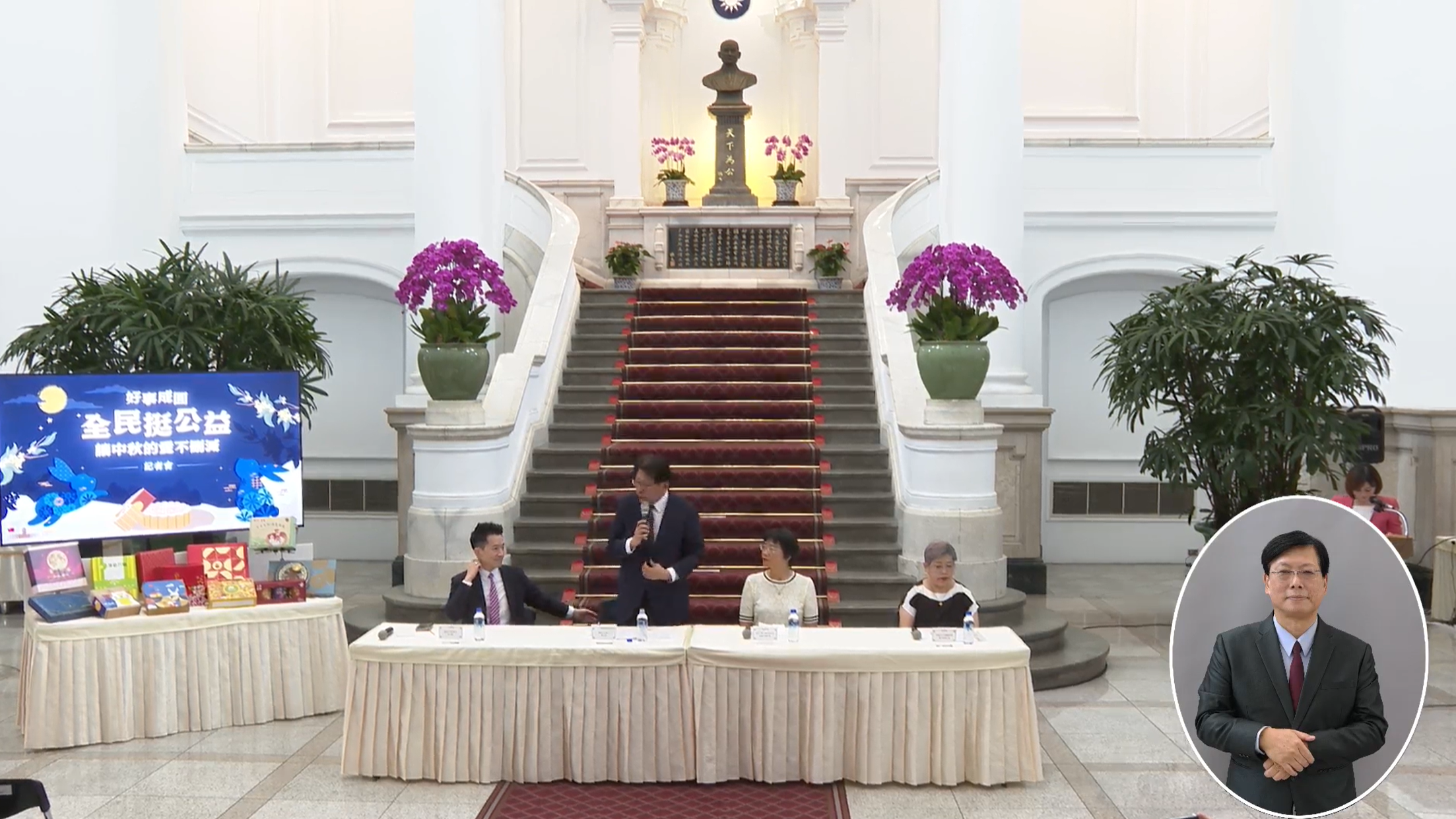 總統府推公益月餅　翁曉玲嗆不齒高調情勒：為善不欲人知