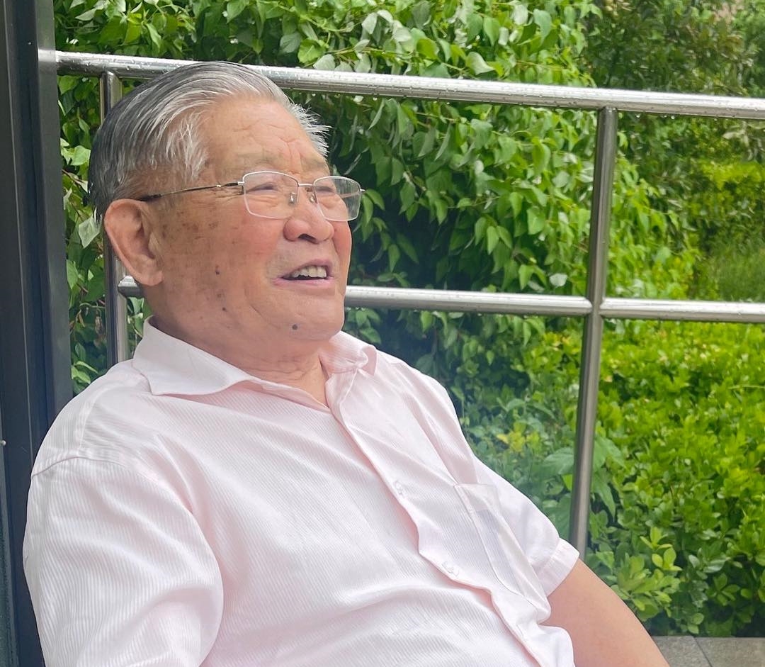 中國知名民運人士王丹自1998年起流亡海外,今悲曝90歲父親過世消息。(翻攝自王丹粉絲專頁)