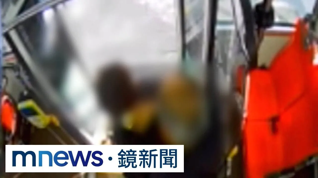 北市公車衝突！　乘客暴走「肘擊司機、亂倒飲料」