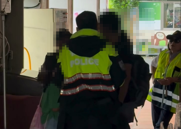 演習急帶女兒趕游泳考試　北市媽媽被警攔下崩潰跺腳嗆：沒上課，你來幫我付錢？