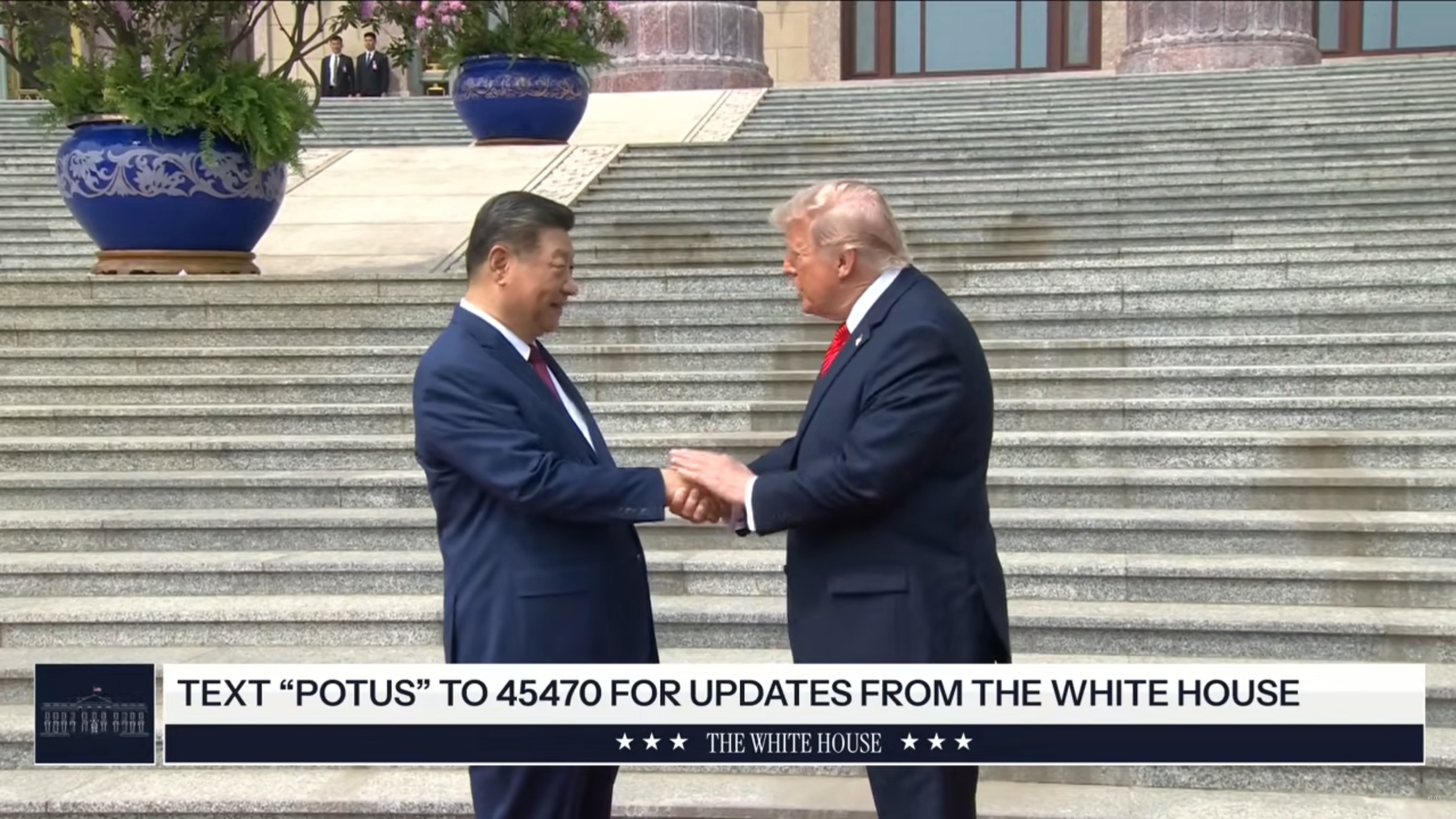 川普與習近平握手14秒。(翻攝YT@The White House)