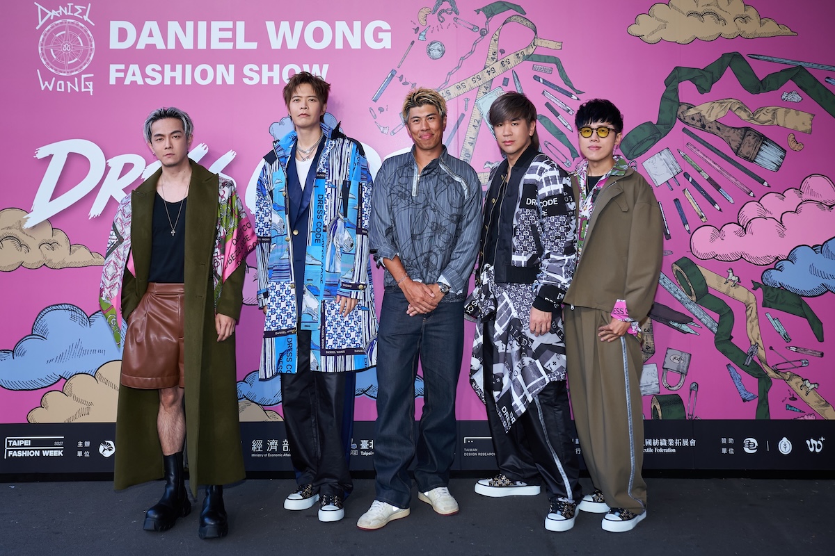 阿電(左起)、阿璞、設計師Daniel Wong、小橘、劉逼。(圖/Daniel Wong 提供)