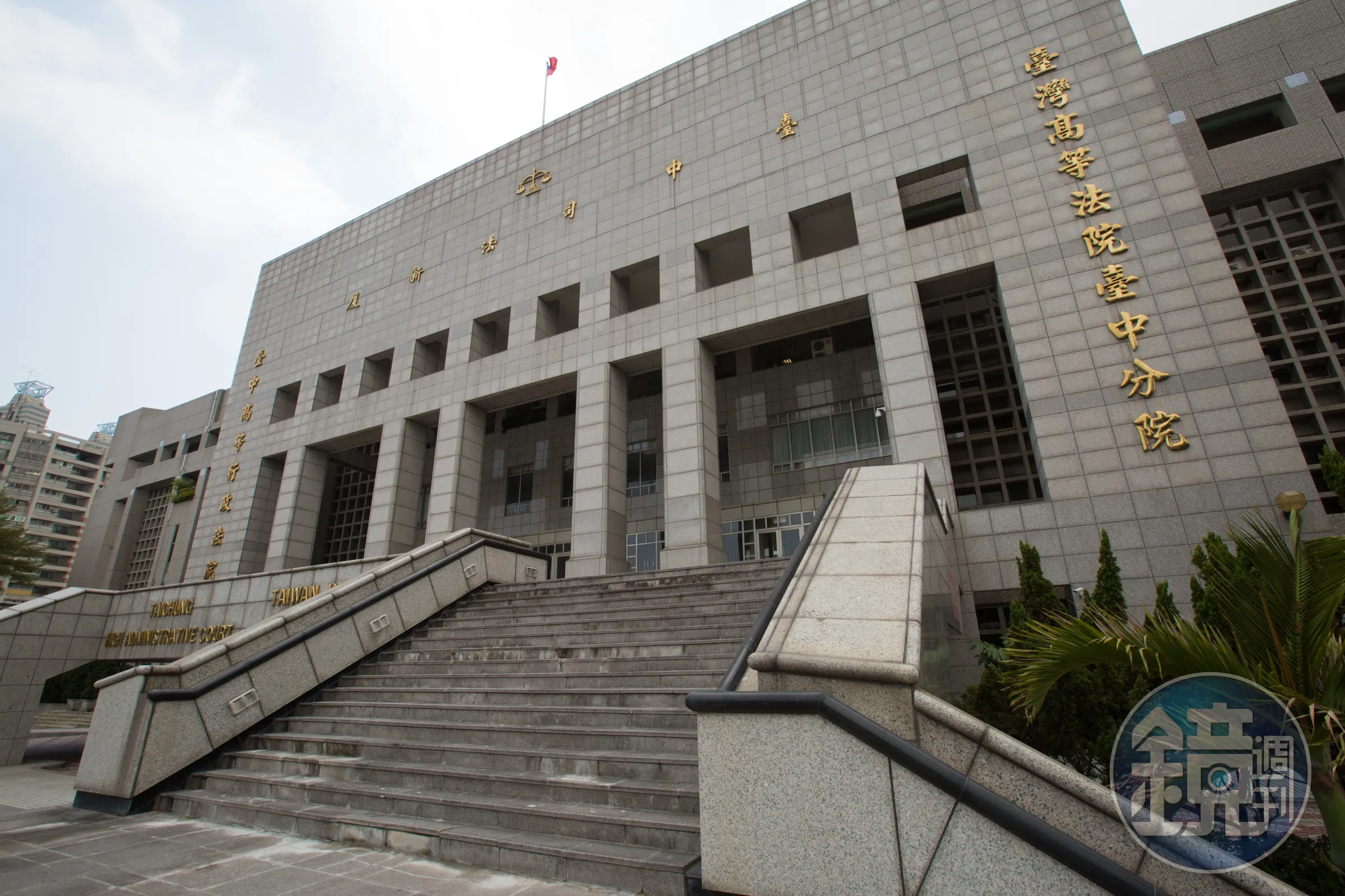 妻遭夫打昏躺椅上還被推倒撞廟階死亡　夫藏監視器滅證二審判13年