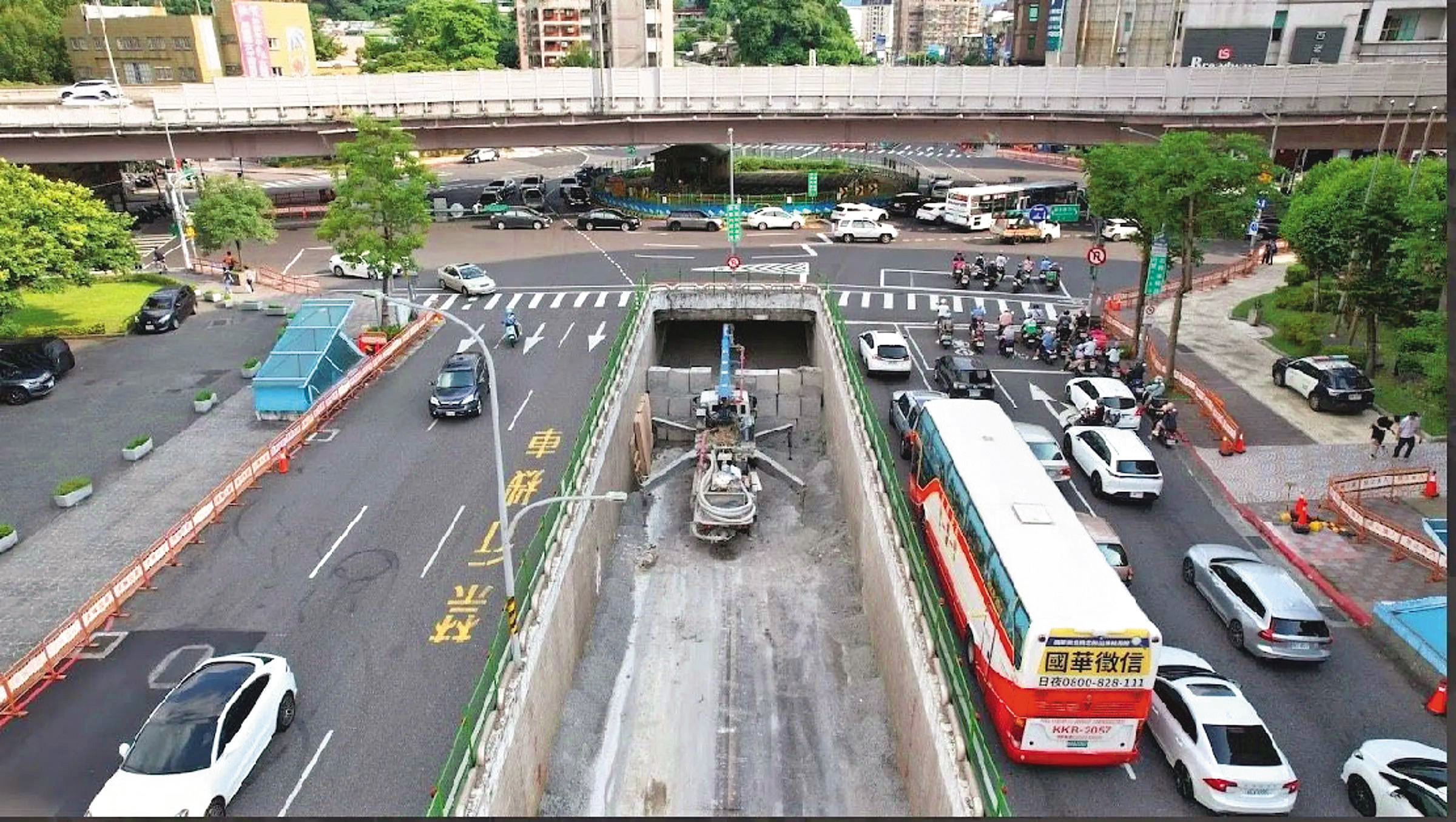 沈營透過AI分析,發現交通議題始終是北市名列前茅的民怨。圖為公館圓環拆除工程畫面。(台北市新工處提供)