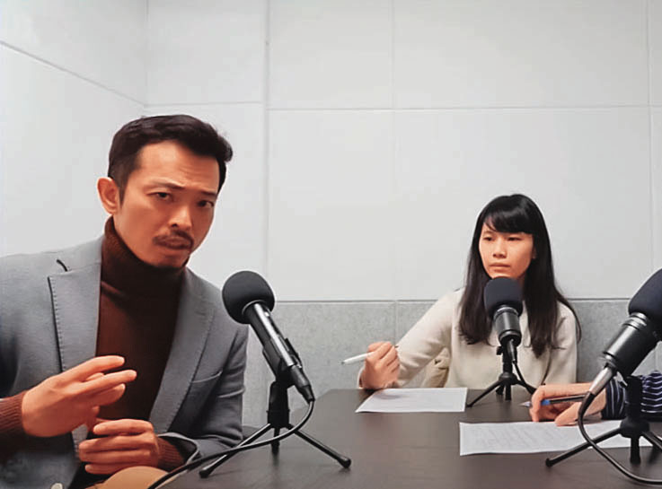 陳梅慧(右)的上司、XREX集團創辦人暨執行長黃耀文(左)涉嫌暗助其他共犯洗錢,早已被中檢列為洗錢共犯。(翻攝 XREX YouTube)