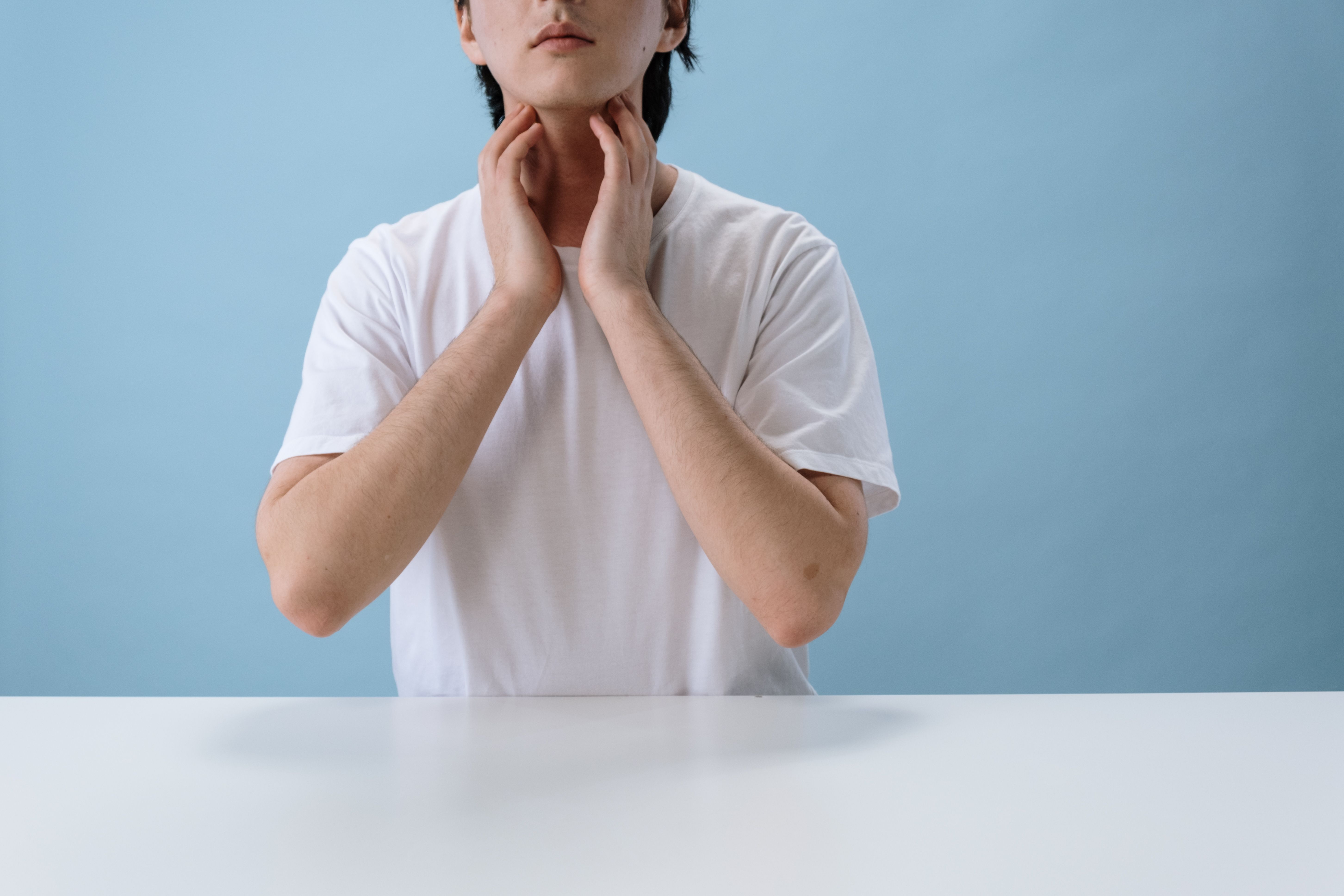 一名30多歲的爸爸因全身嚴重搔癢長達一個月求診,醫師揪出病因為傳染力極強的「疥瘡」。(示意圖,非當事人/pexels)