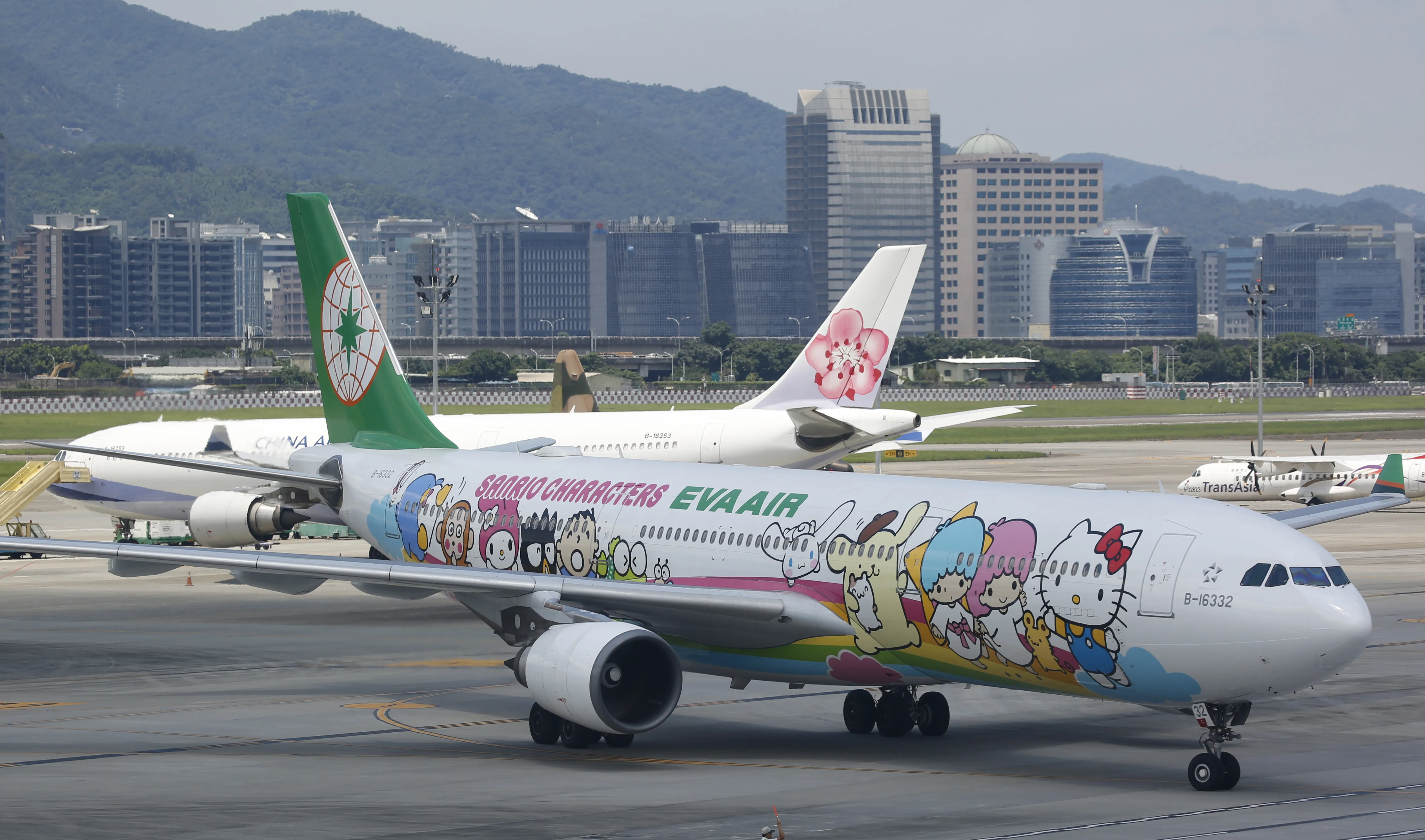 荷包哭了！10/7起機票「燃油附加費」再調升　創今年新高