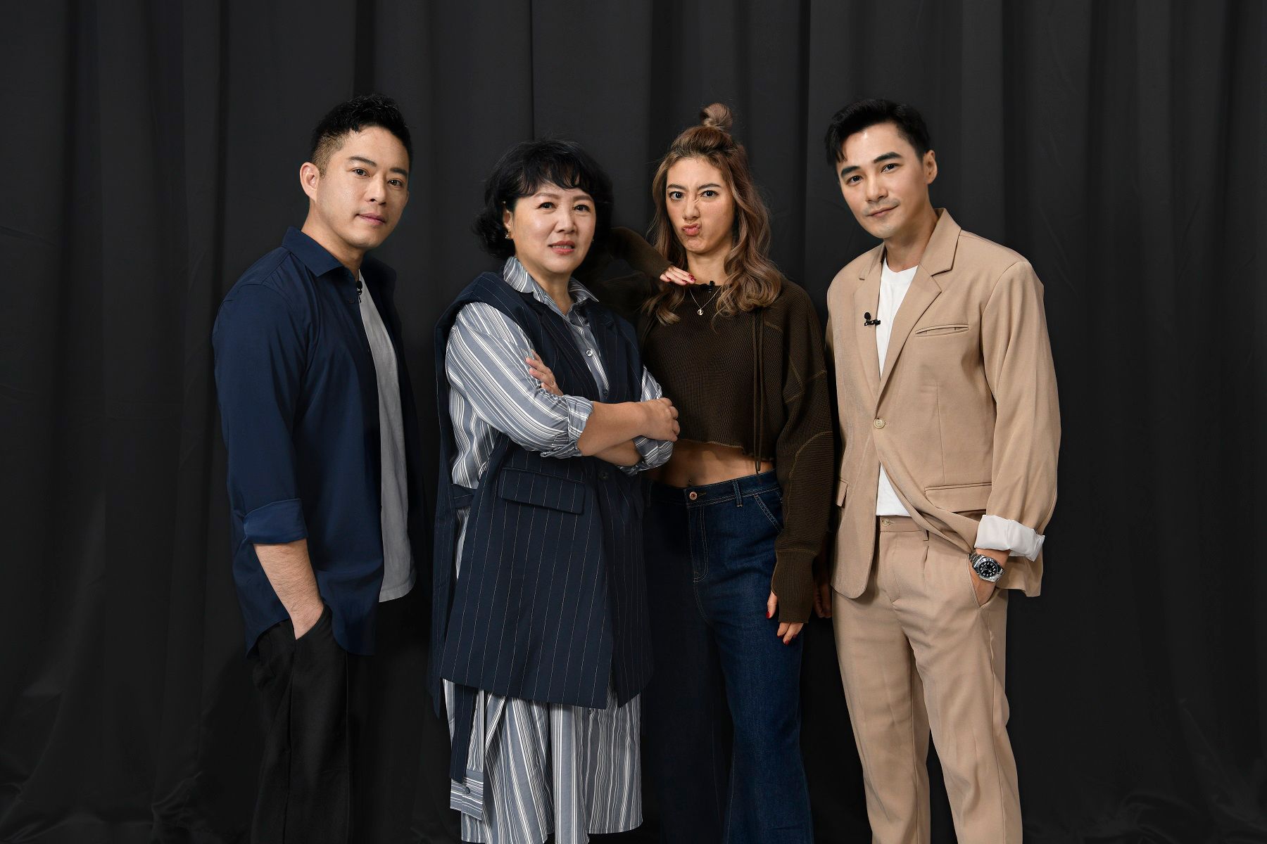 是元介(右起)、瑞瑪席丹及Junior(左一)一起接受王琄訪問,分享演員的心路歷程。