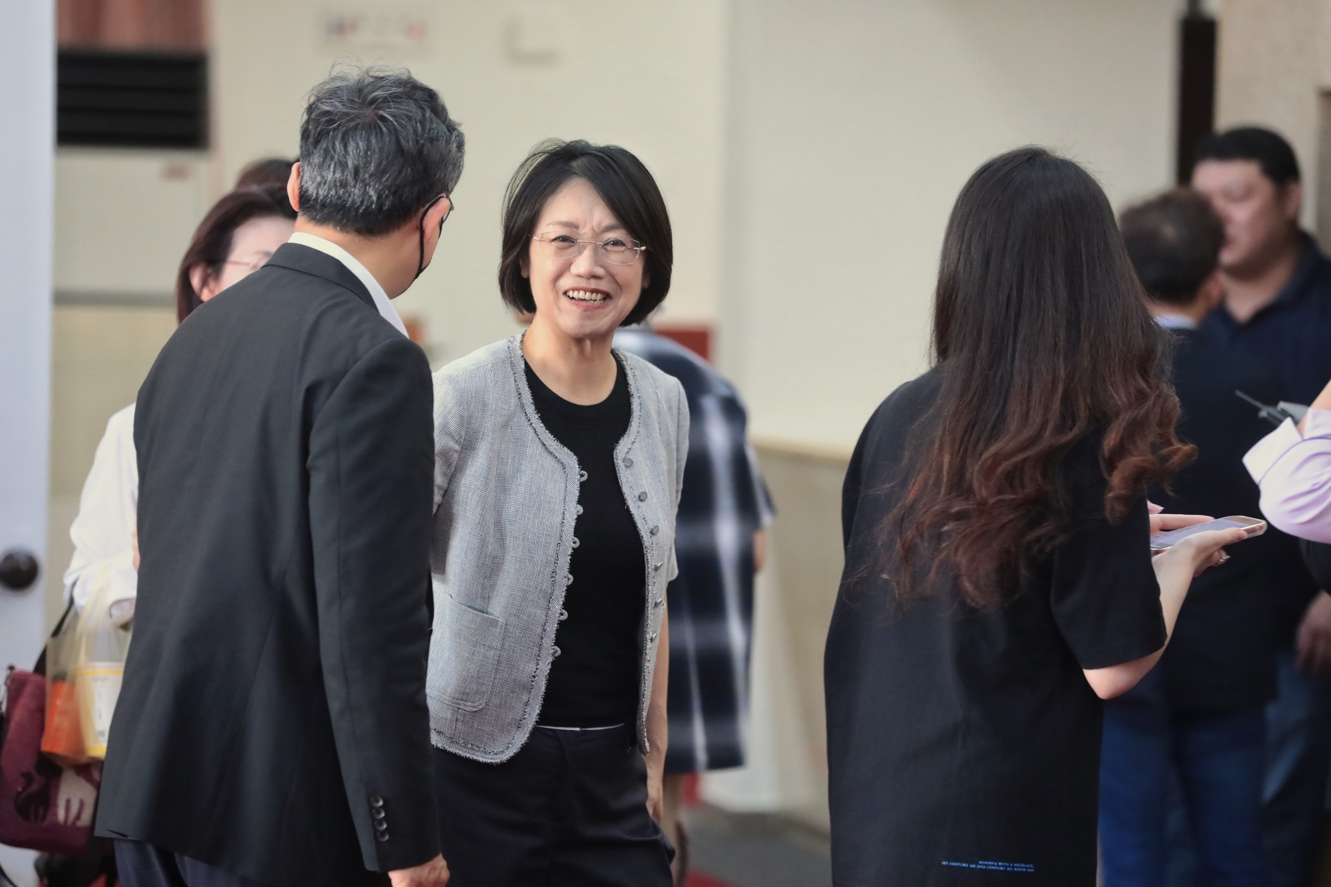翁曉玲近期因提案狂砍13個部會的媒宣費,更被抓包是一份提案複製貼上,「一稿13砍」引發熱議。(鏡報林煒凱)