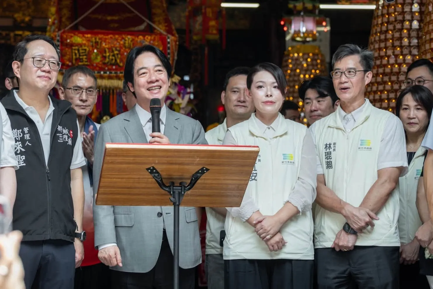 貼臉開大？賴清德新竹城隍廟同框高虹安　祝福年底選出「清廉勤政愛鄉土」的市長